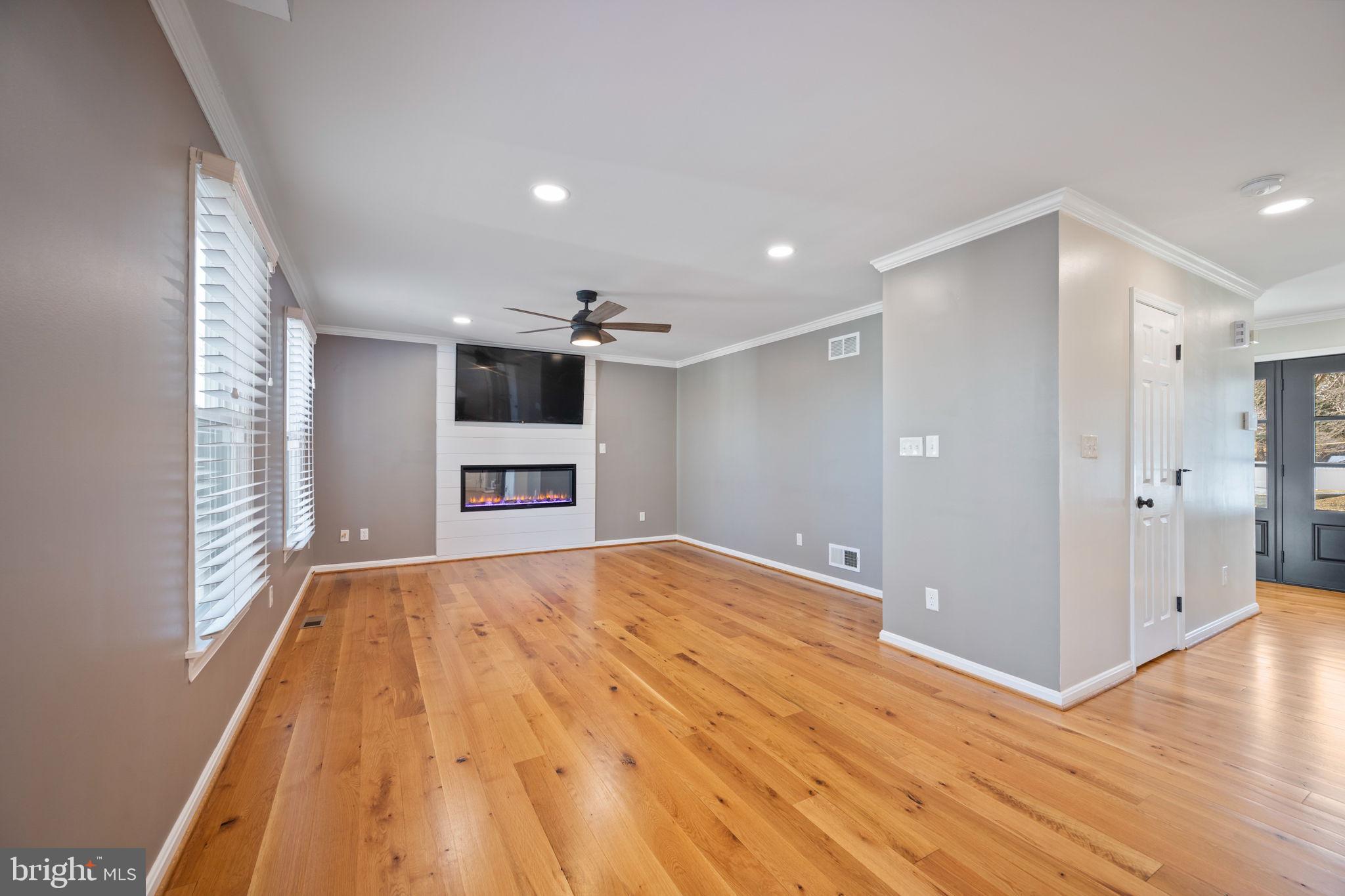 VILLAGE GATE - Residential