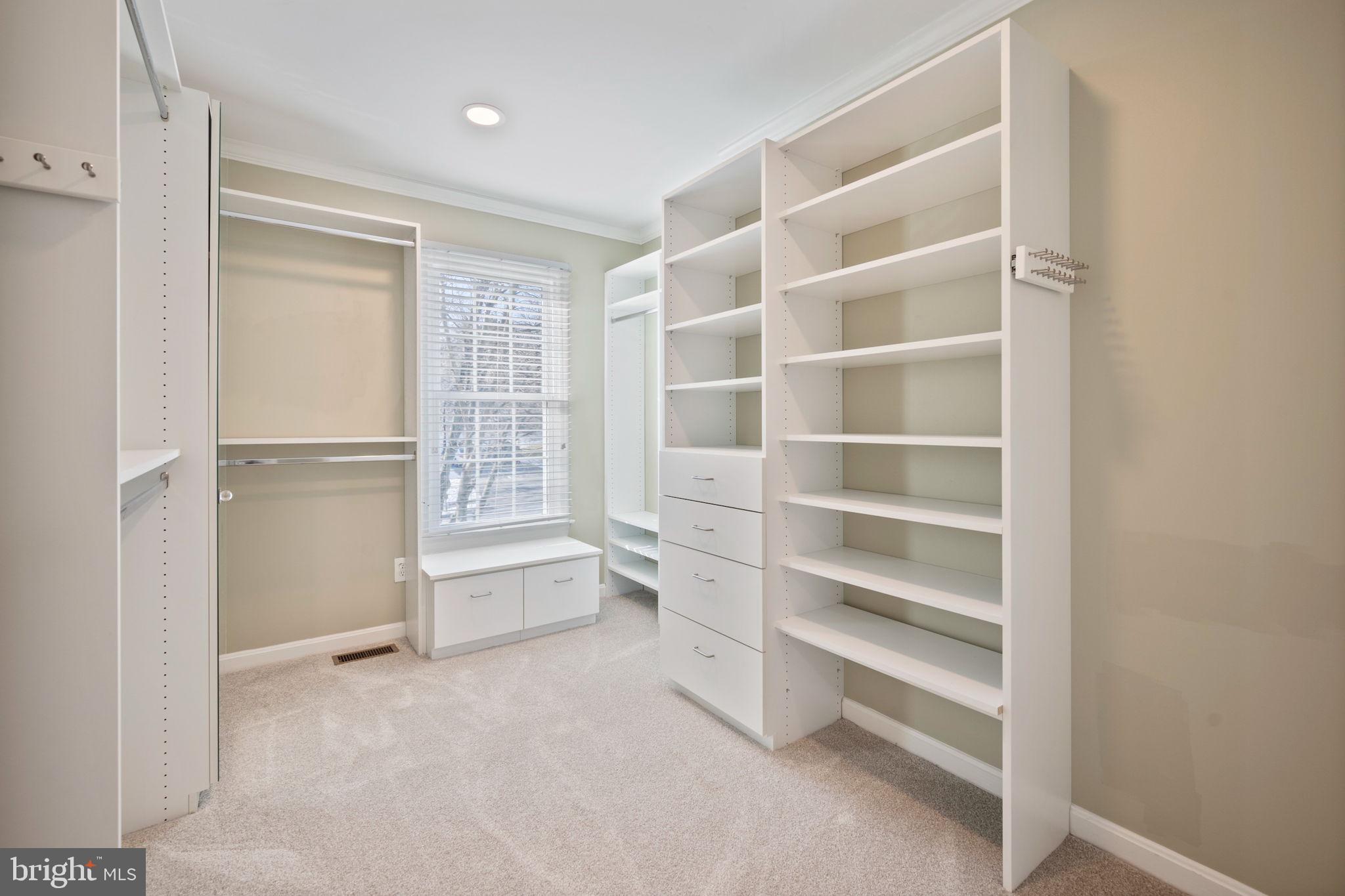 VILLAGE GATE - Residential