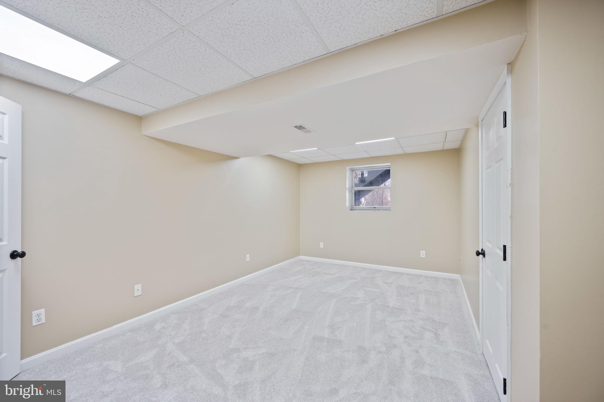 VILLAGE GATE - Residential