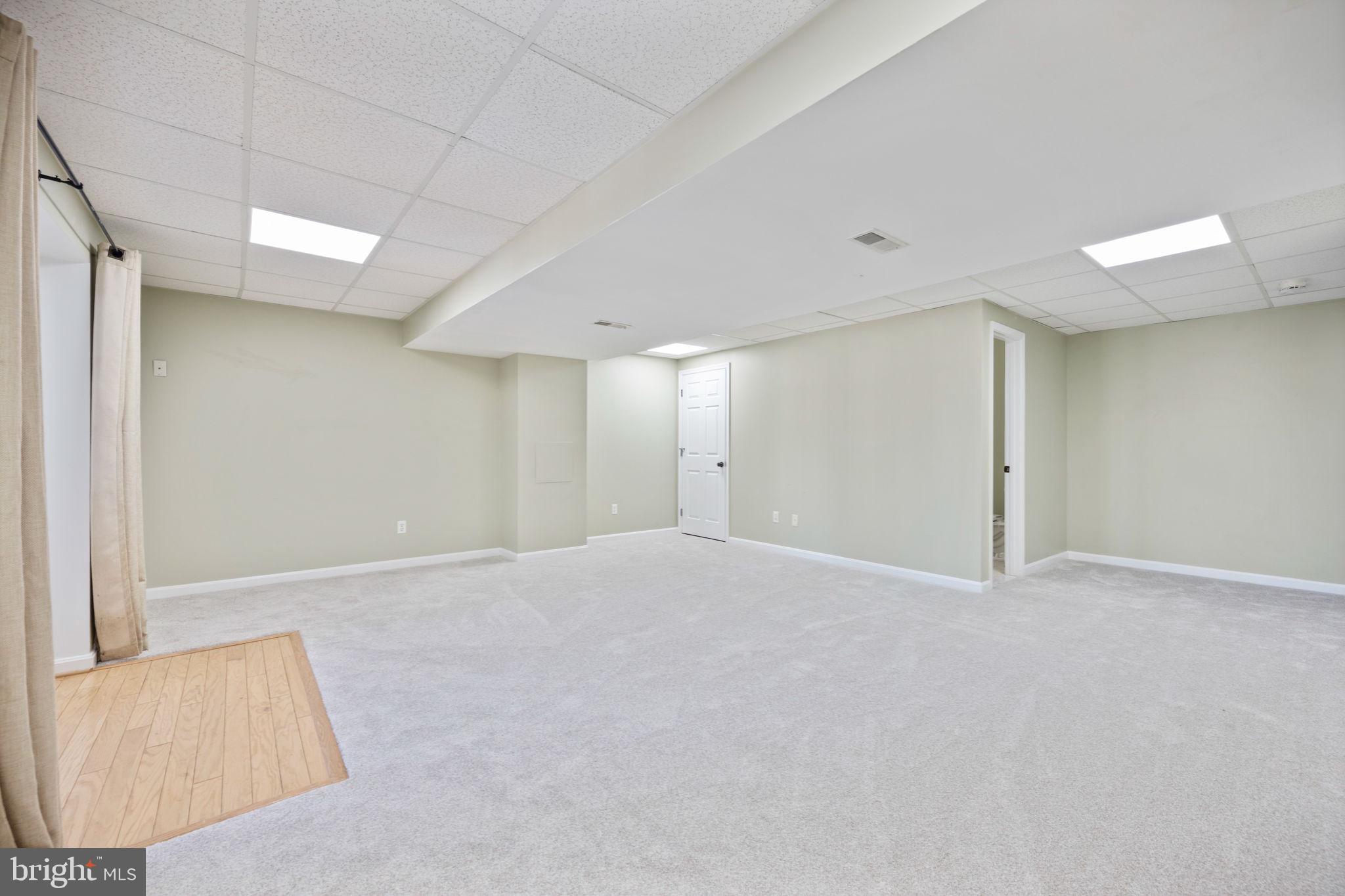 VILLAGE GATE - Residential