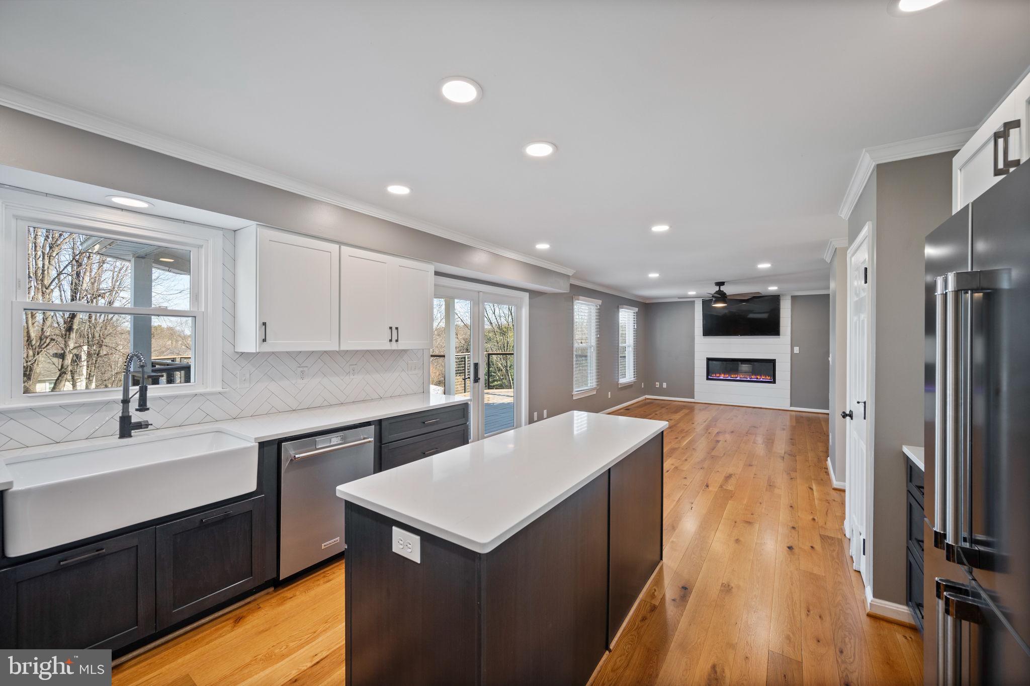 VILLAGE GATE - Residential