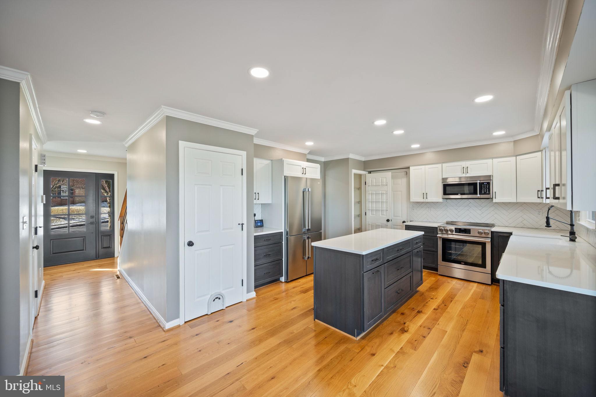 VILLAGE GATE - Residential