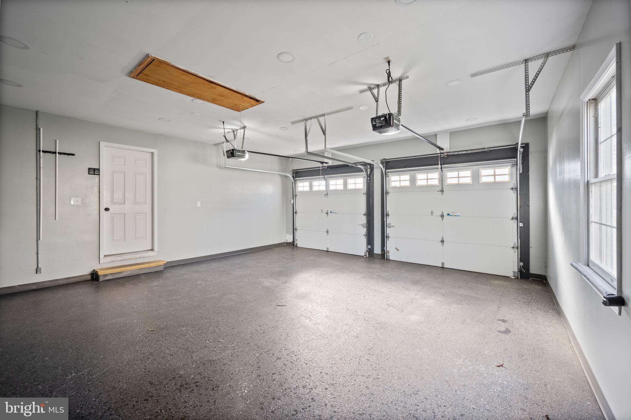 VILLAGE GATE - Residential