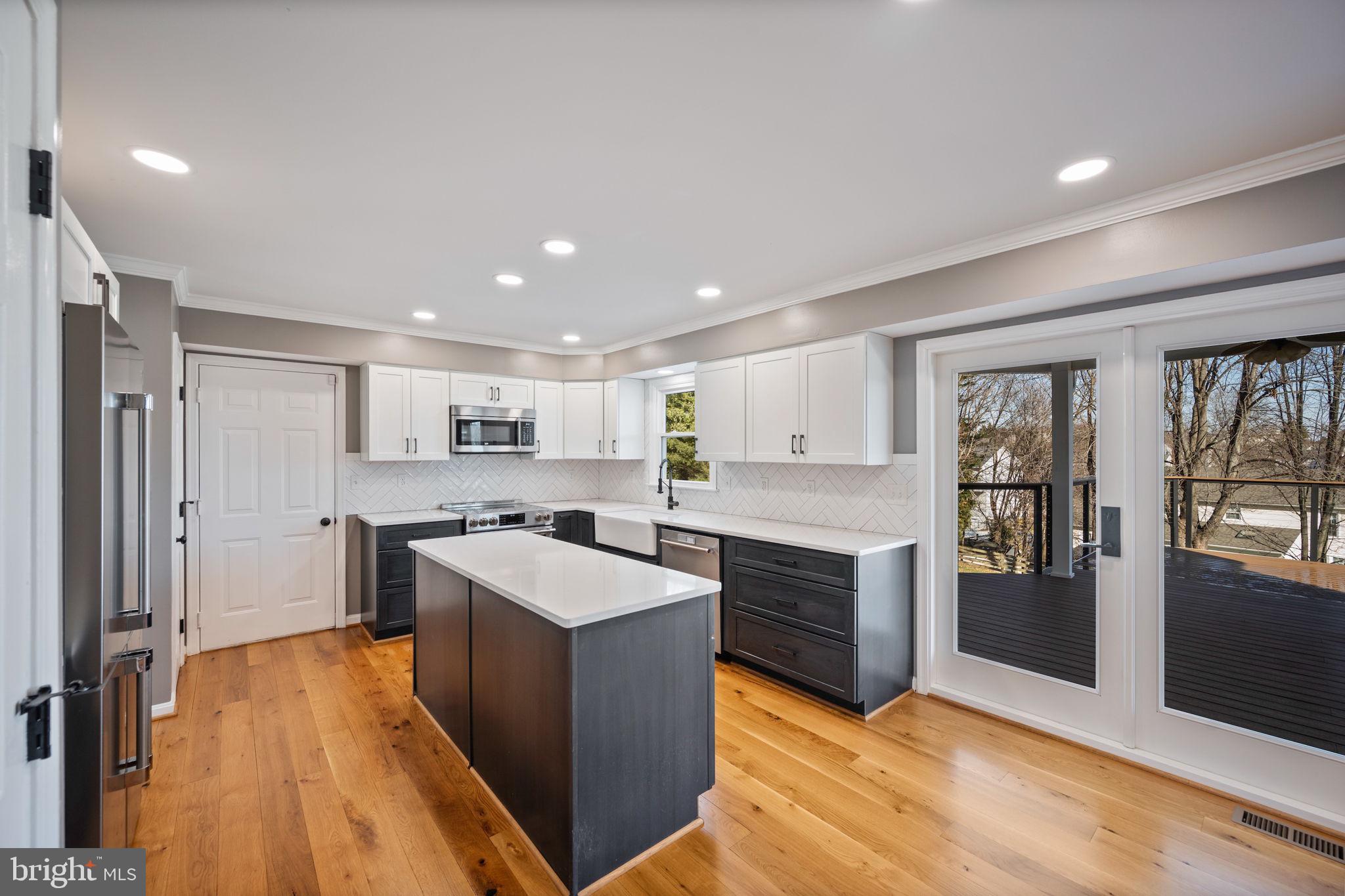 VILLAGE GATE - Residential