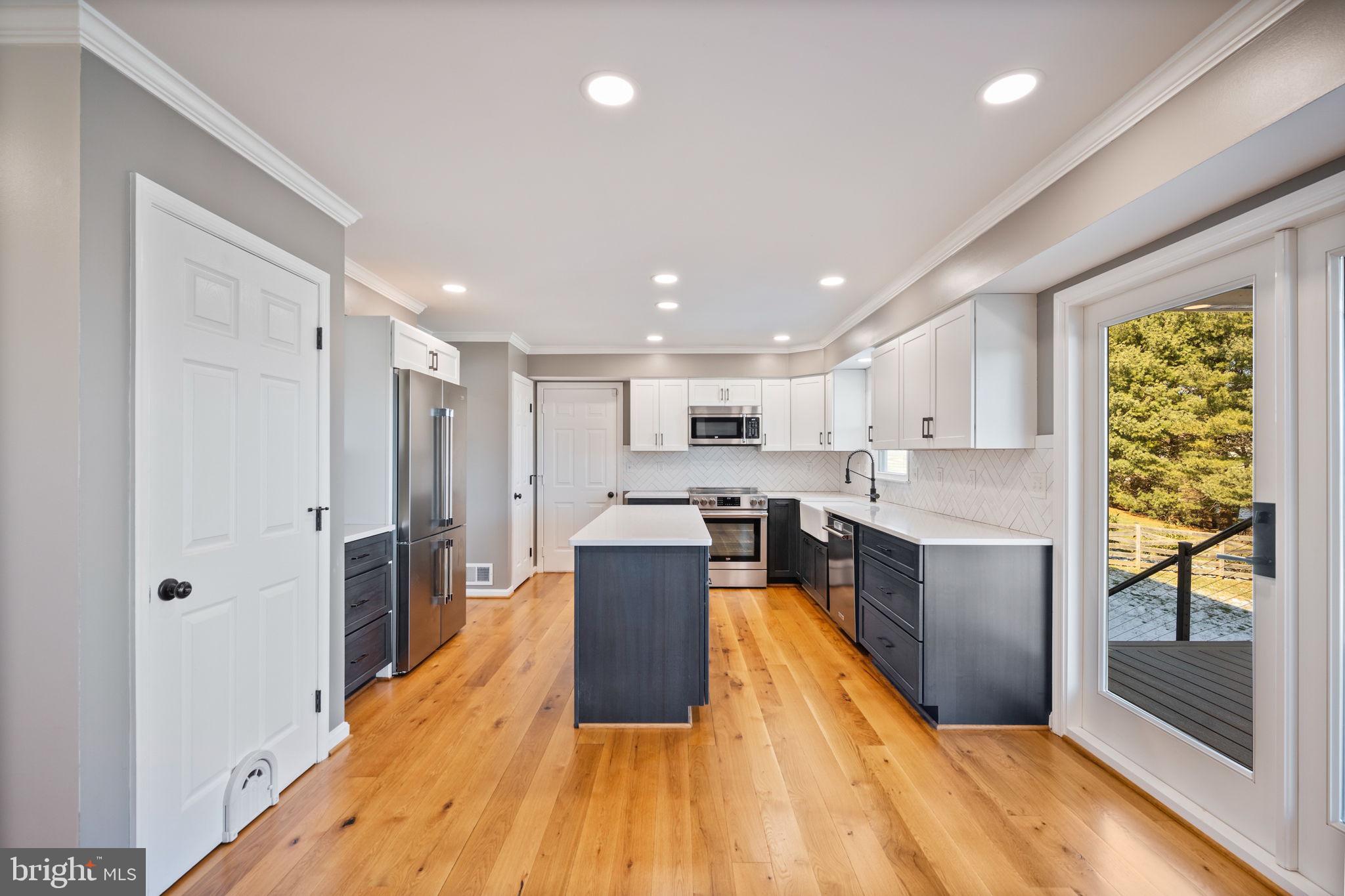 VILLAGE GATE - Residential