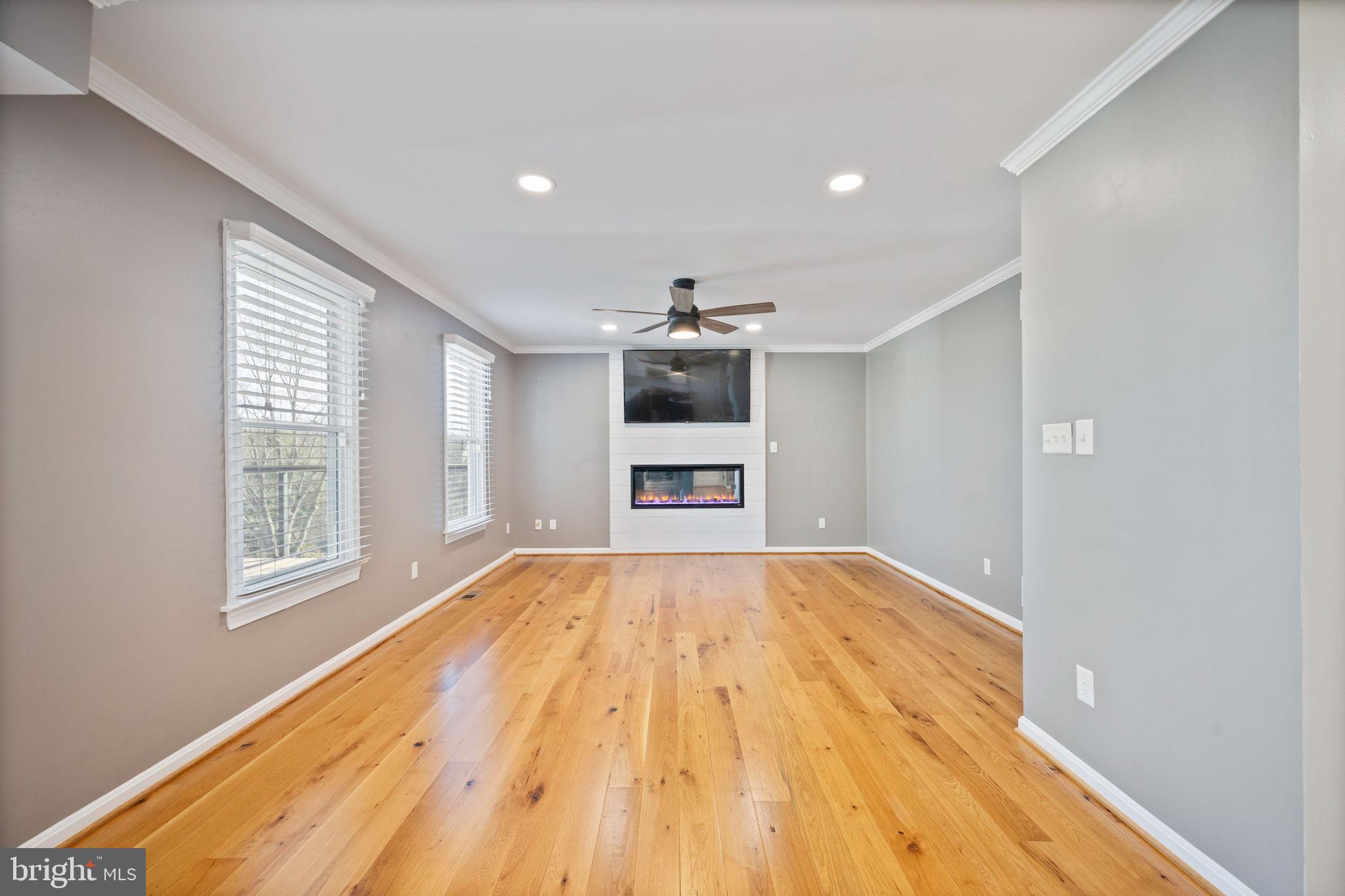 VILLAGE GATE - Residential