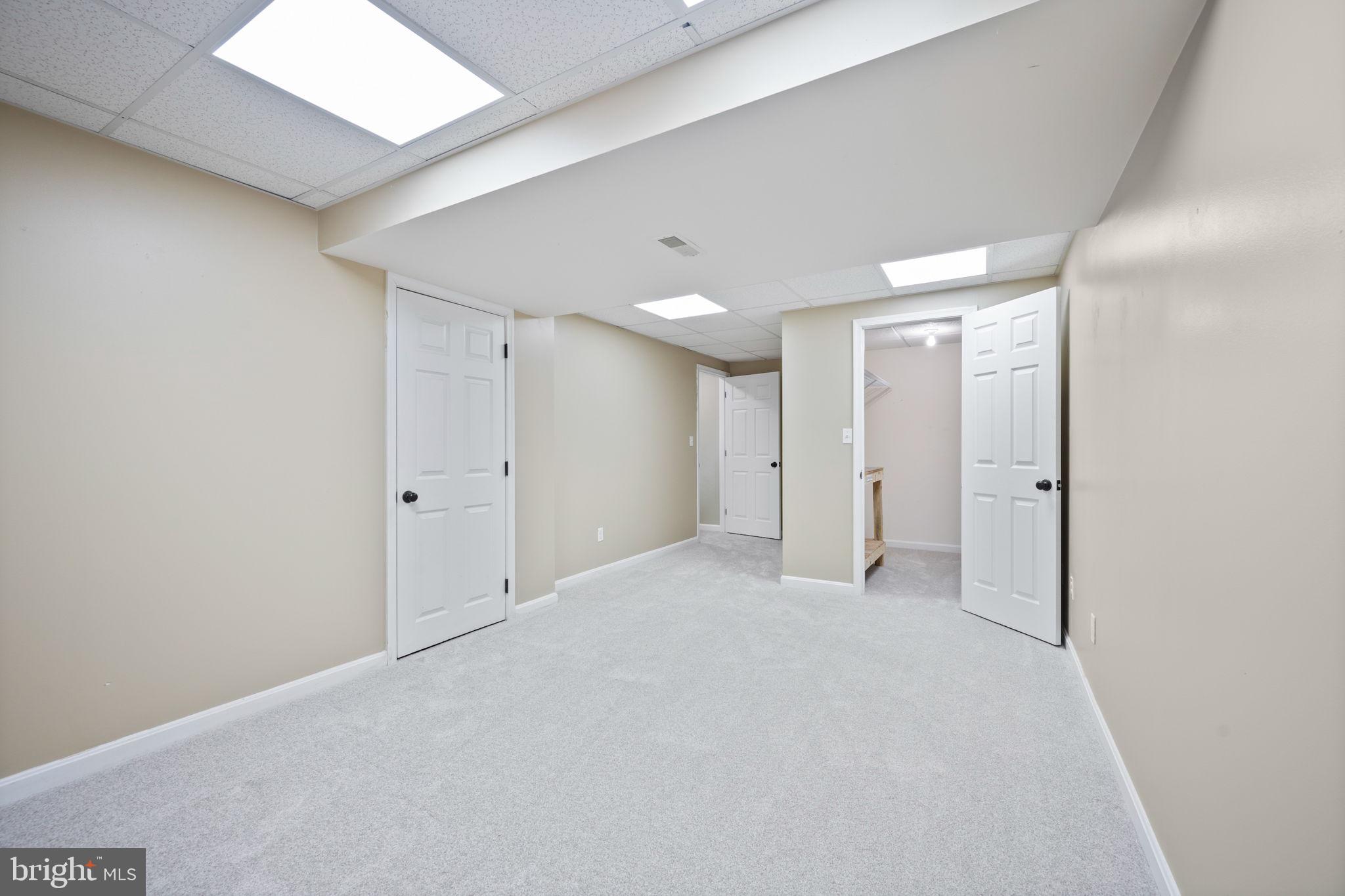 VILLAGE GATE - Residential