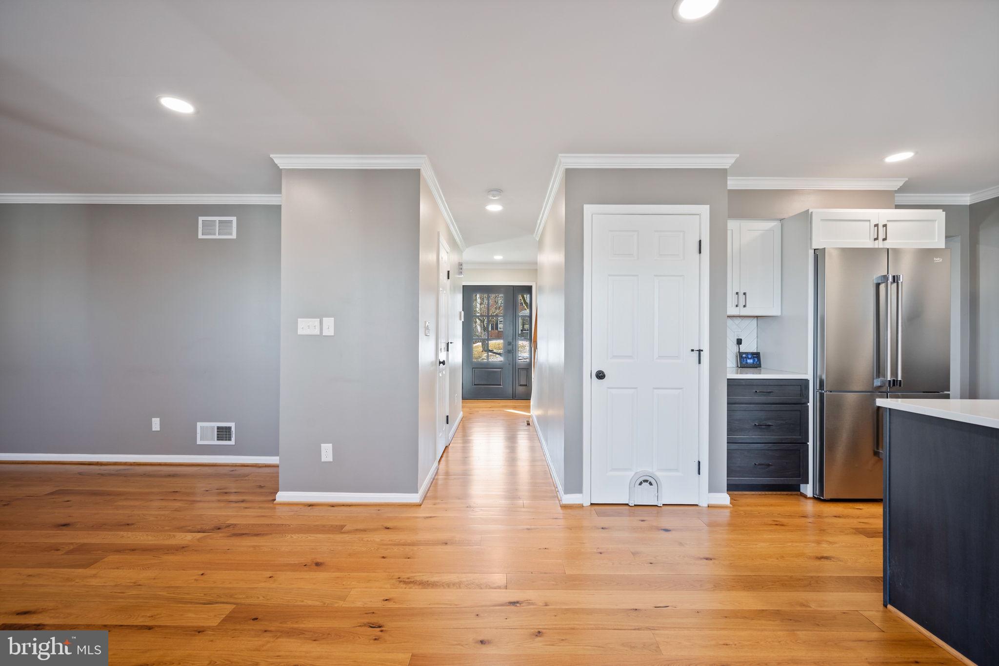 VILLAGE GATE - Residential