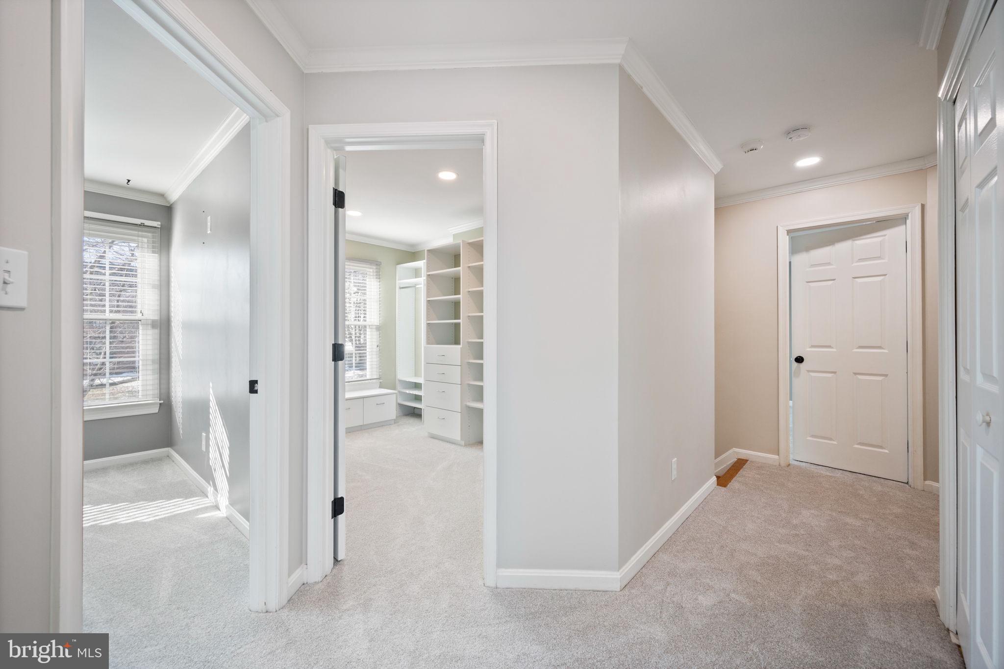 VILLAGE GATE - Residential