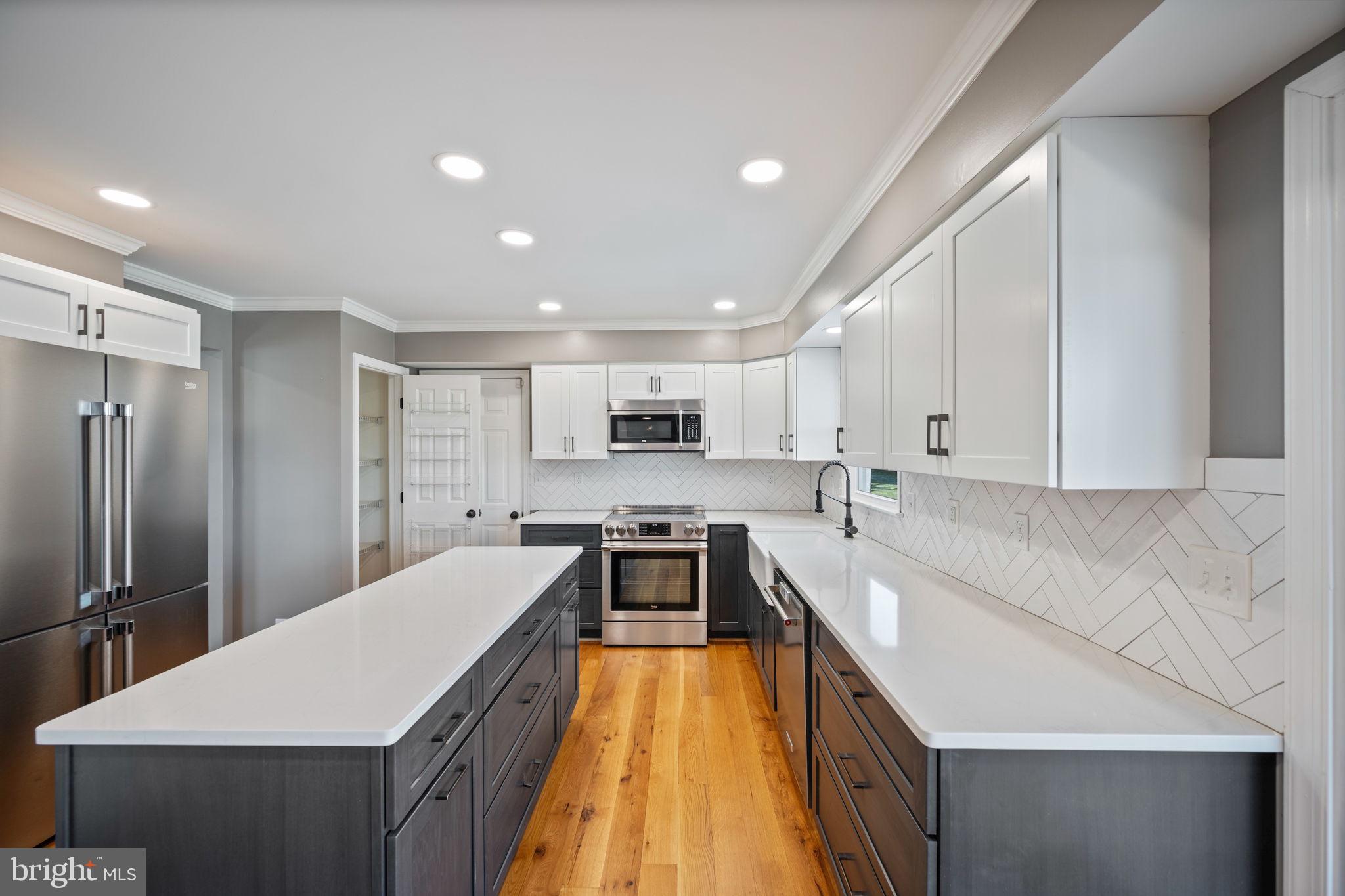 VILLAGE GATE - Residential