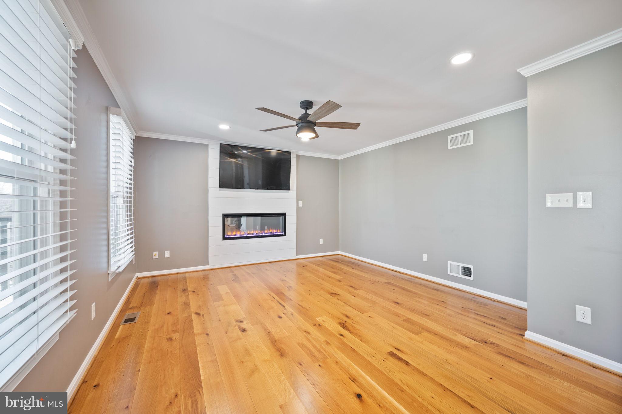 VILLAGE GATE - Residential