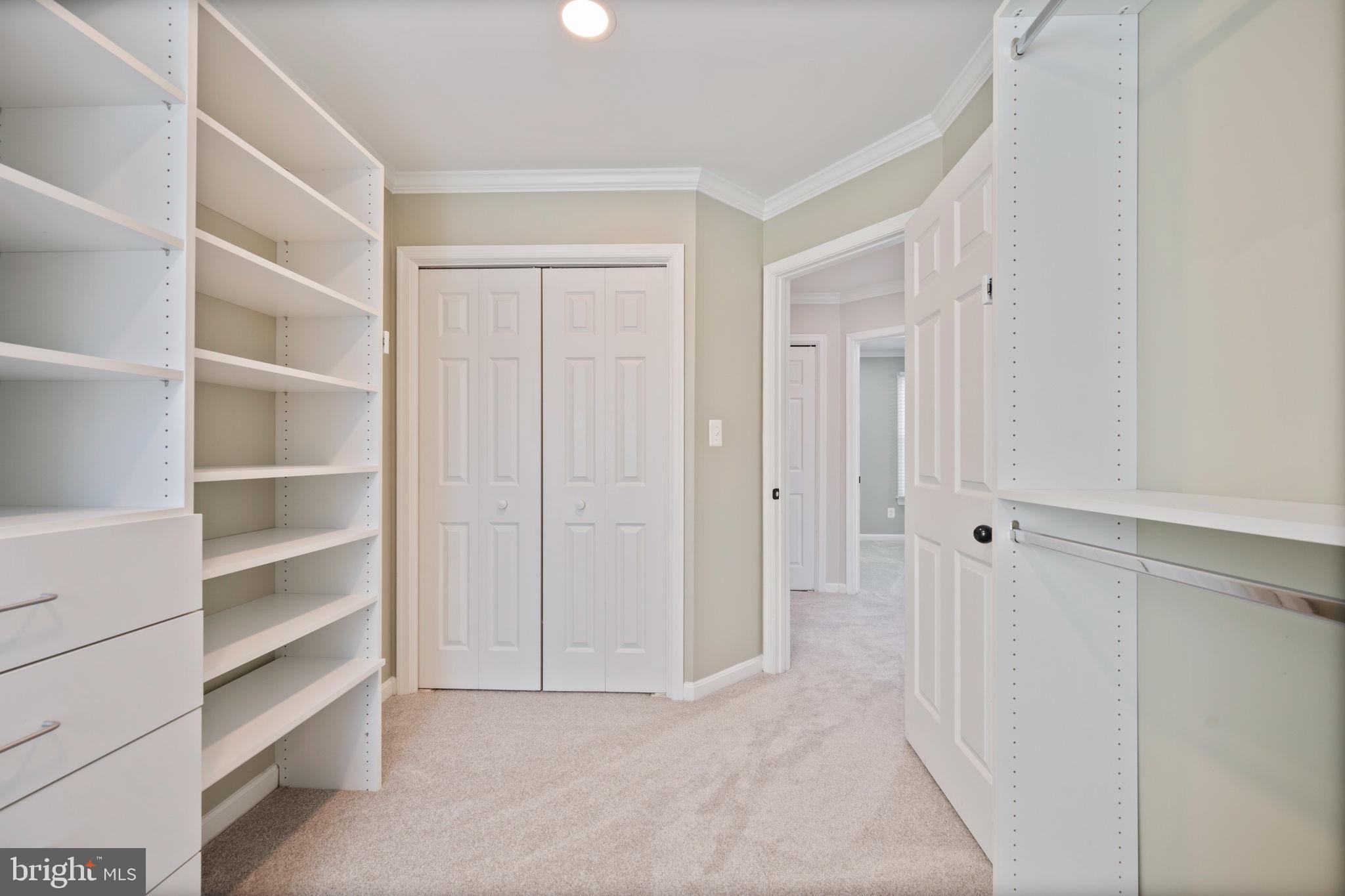 VILLAGE GATE - Residential