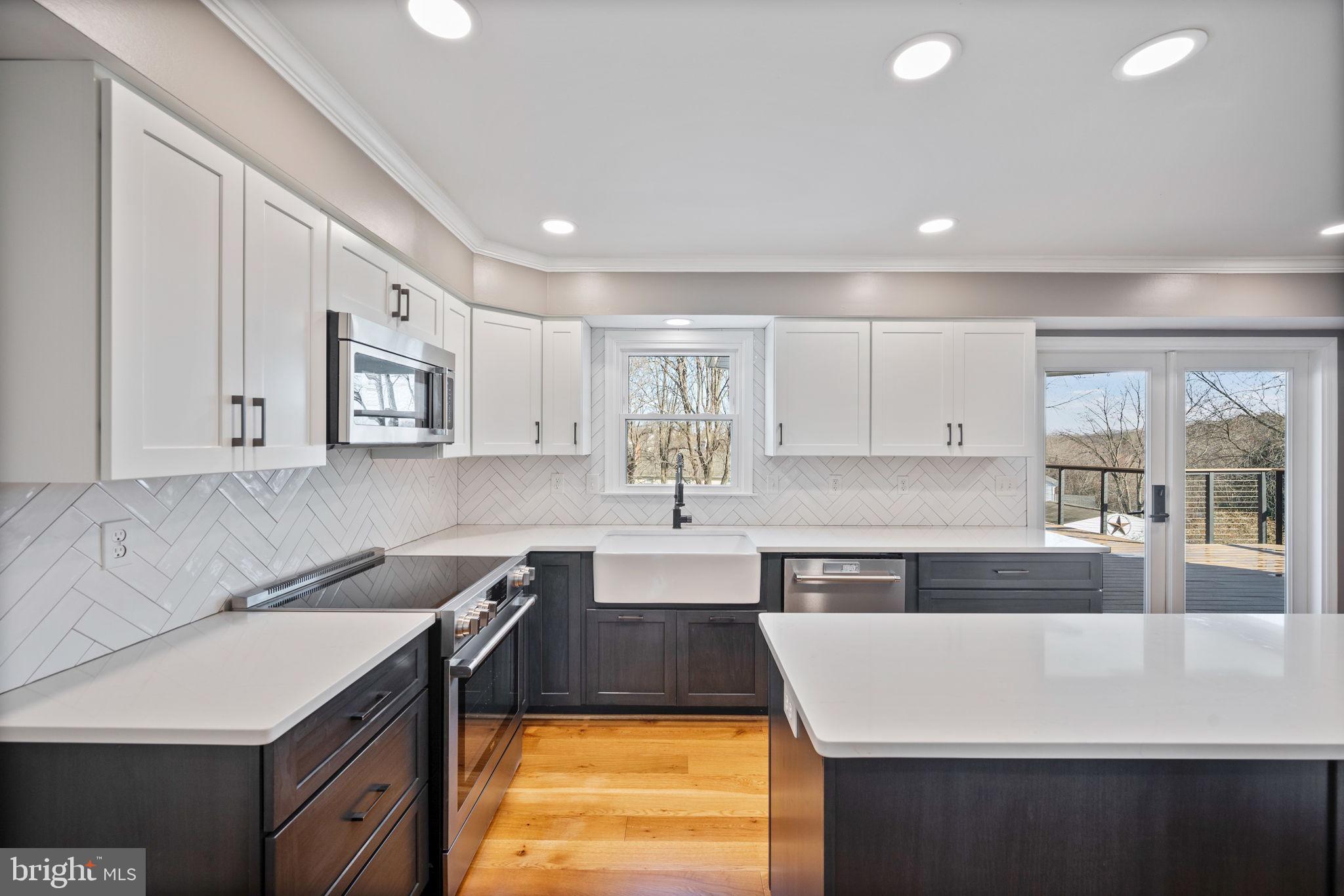 VILLAGE GATE - Residential