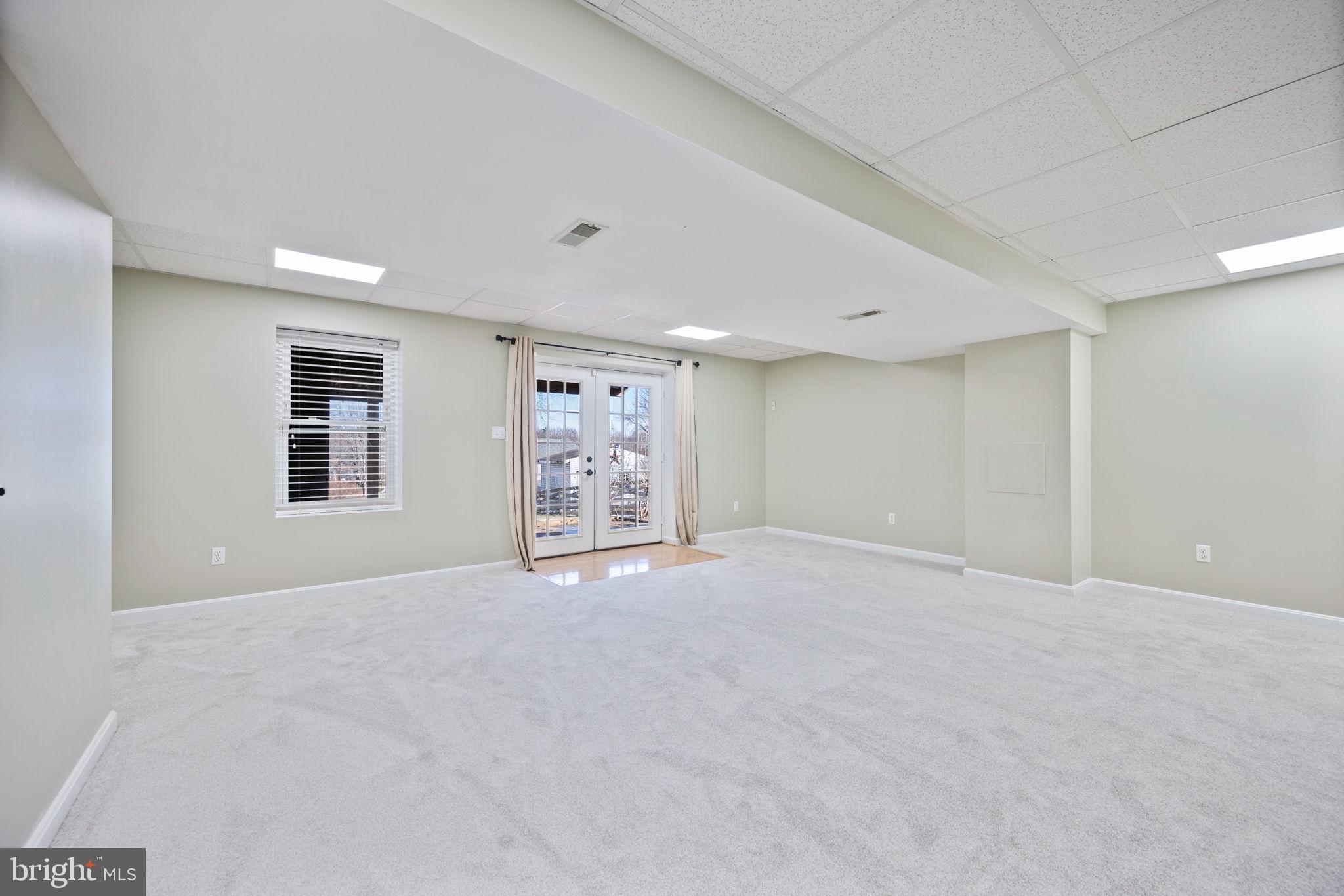 VILLAGE GATE - Residential