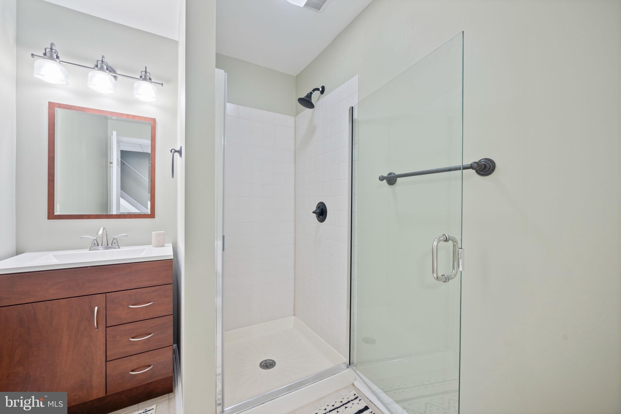 VILLAGE GATE - Residential