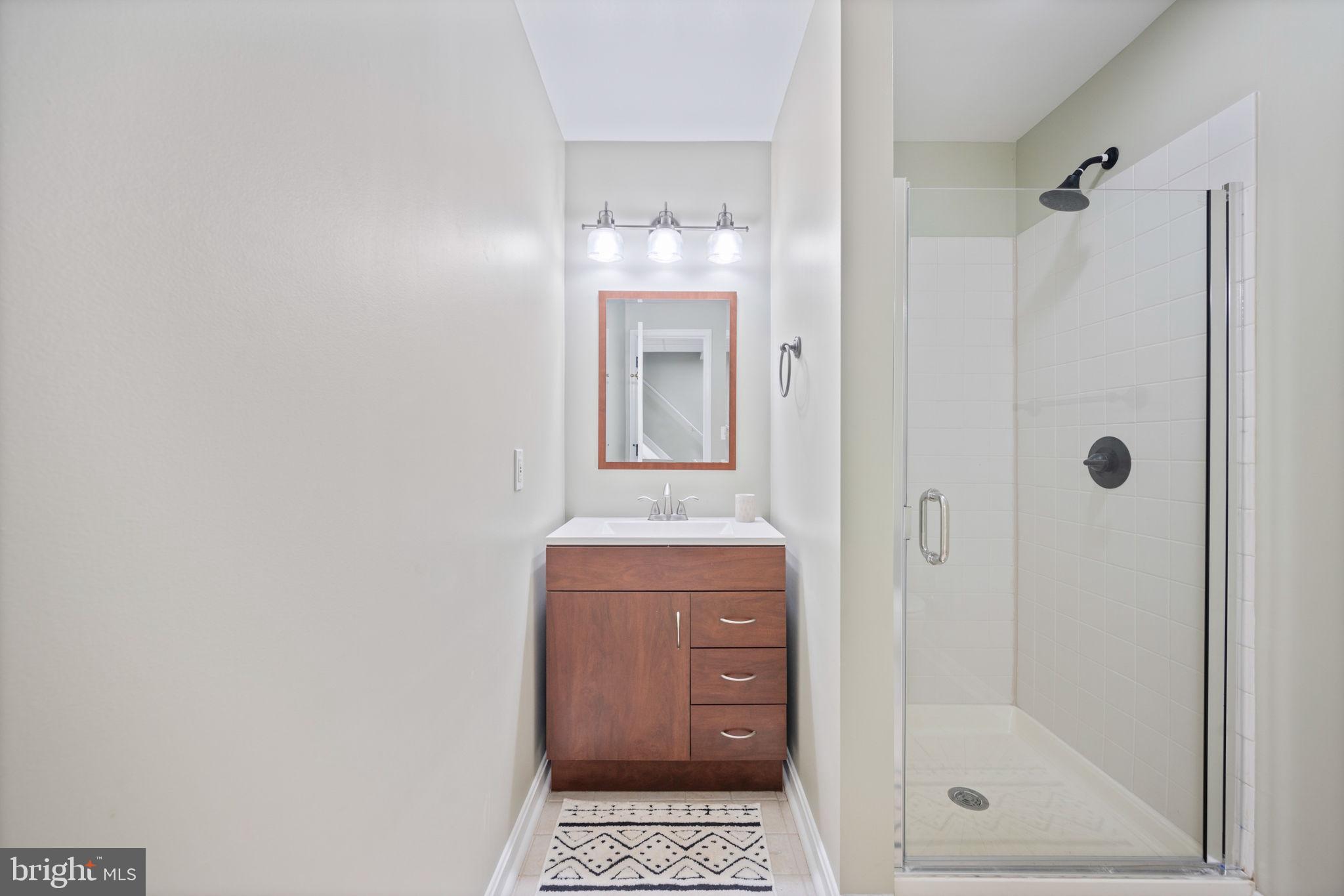 VILLAGE GATE - Residential