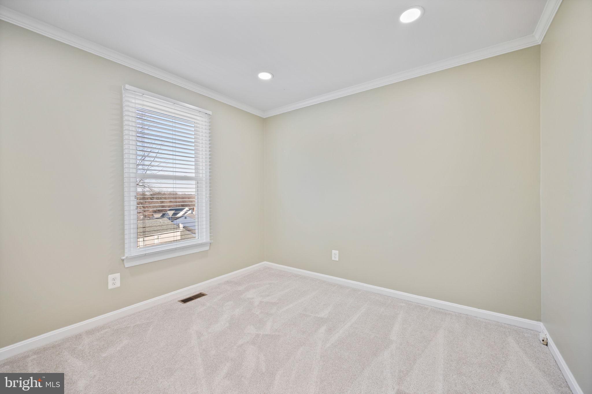 VILLAGE GATE - Residential