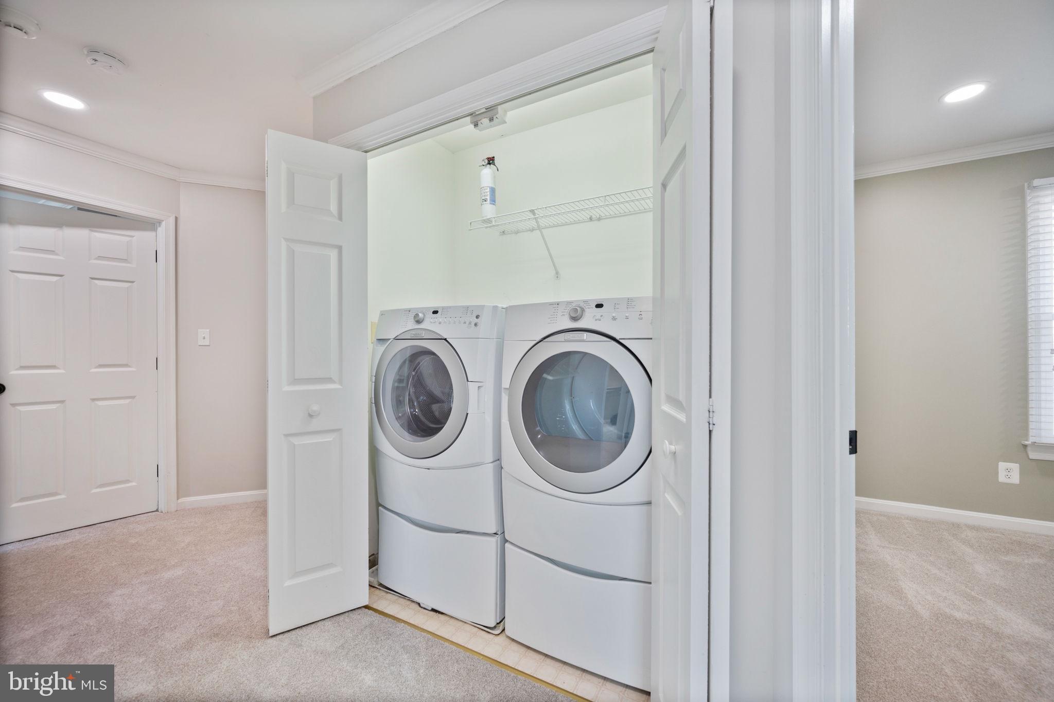 VILLAGE GATE - Residential