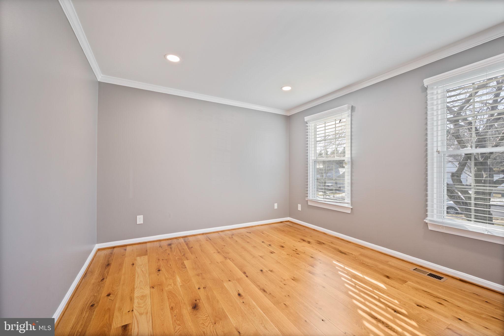 VILLAGE GATE - Residential