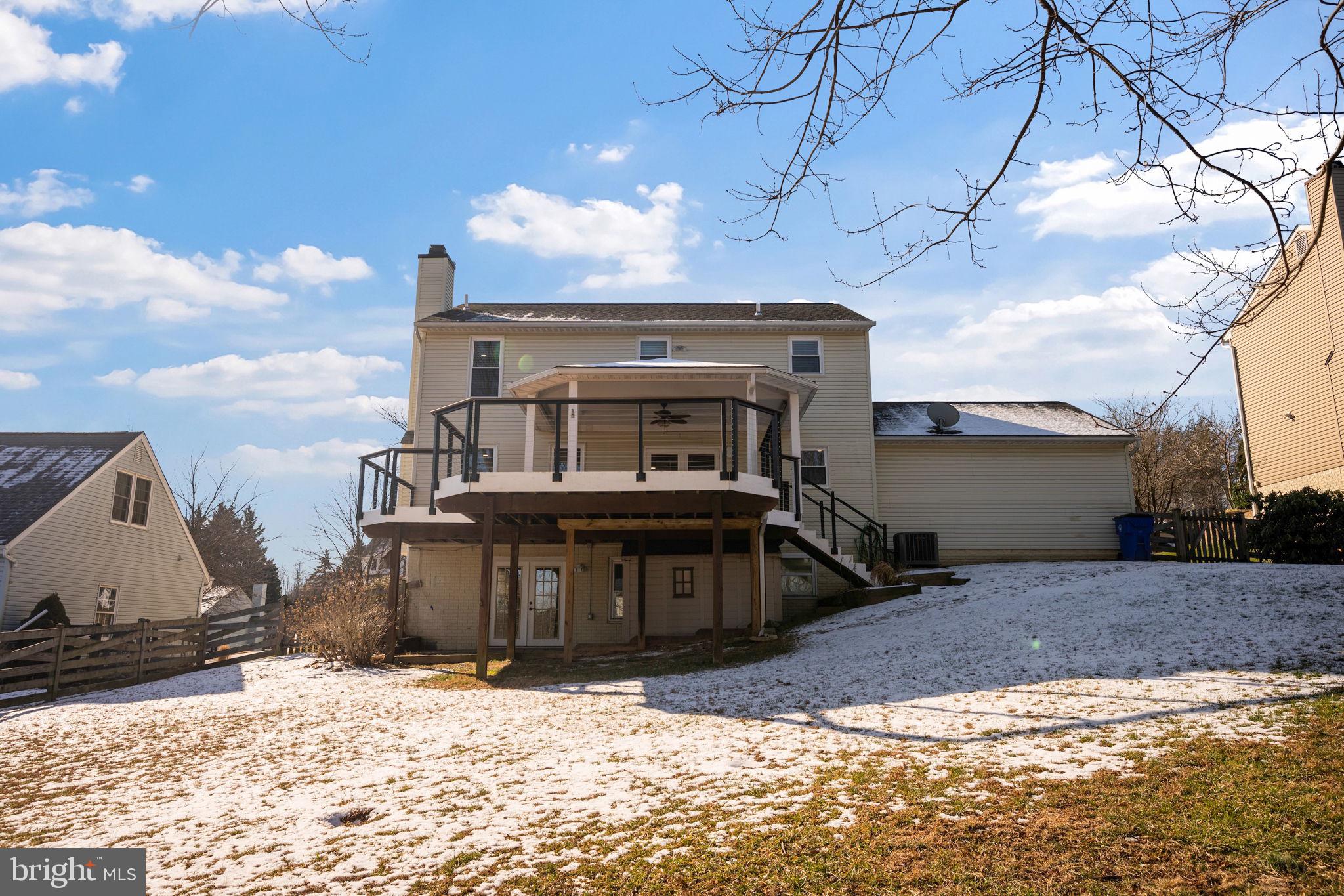 VILLAGE GATE - Residential