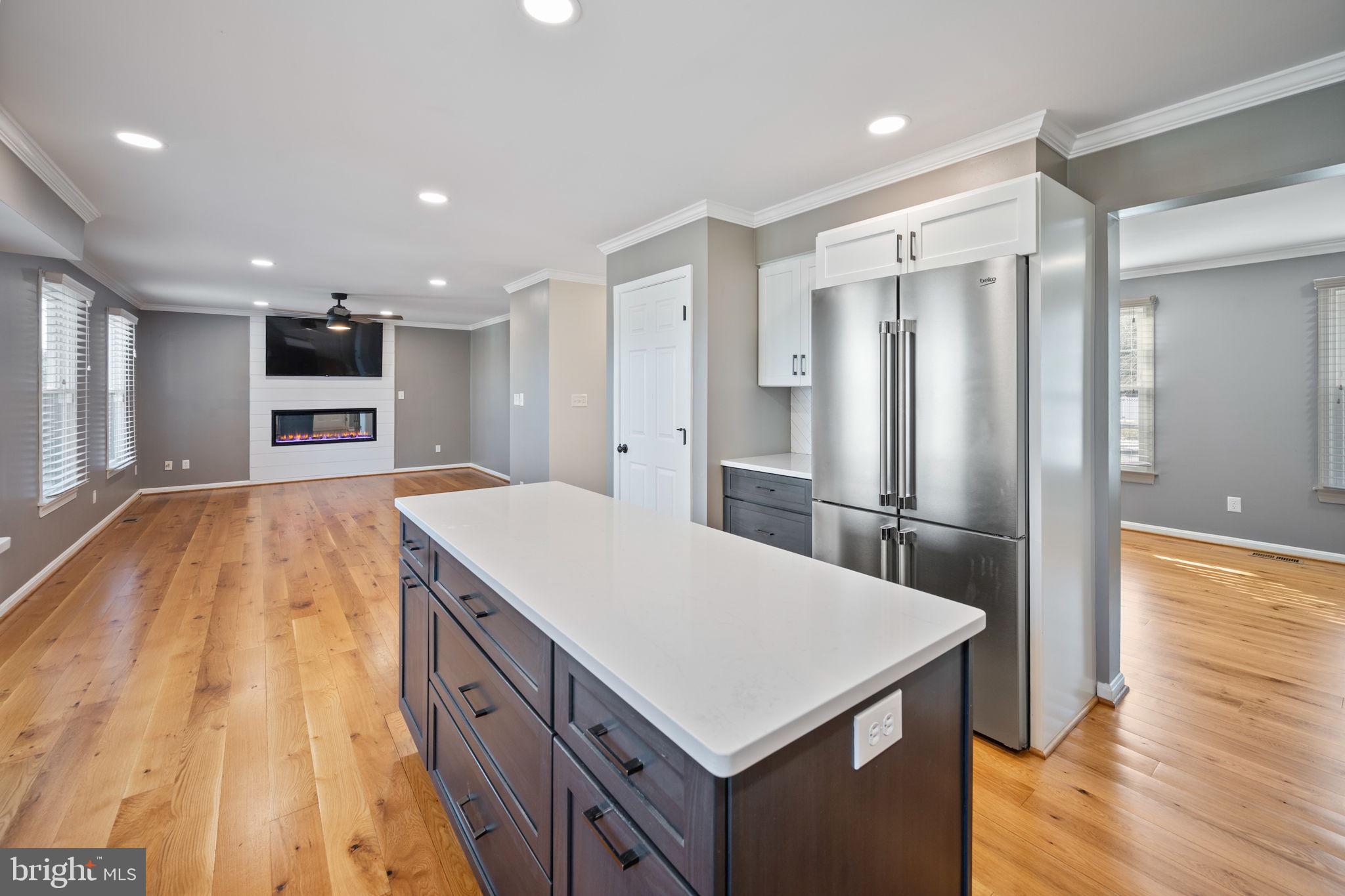 VILLAGE GATE - Residential