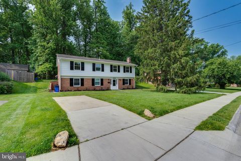 Photo of 9808 Brixton Lane, BETHESDA, MD 20817 (MLS # MDMC2209616)
