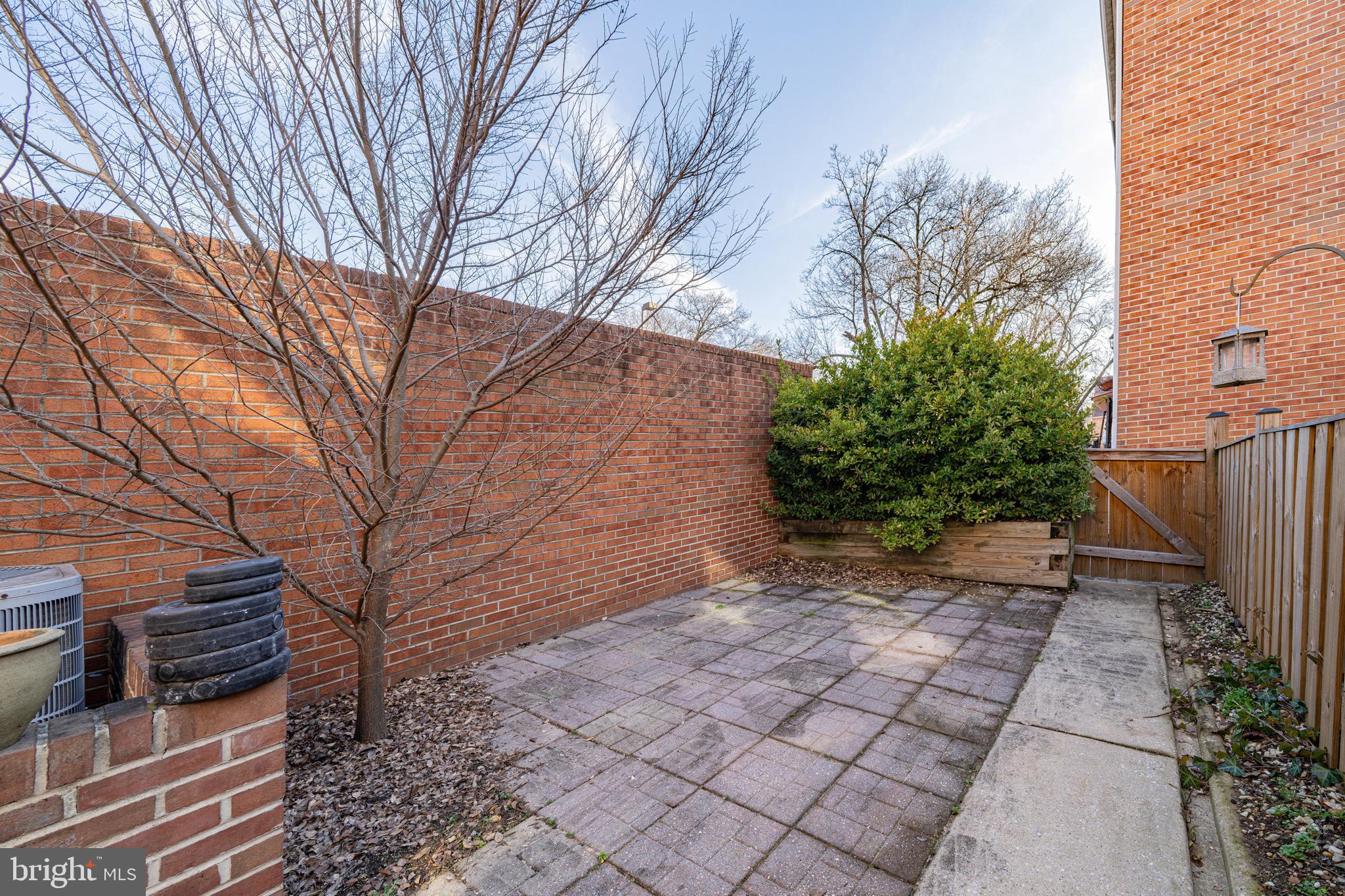 BUTCHERS HILL - Residential