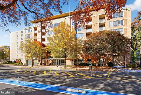 Photo of 355 I Street SW #121, WASHINGTON, DC 20024 (MLS # DCDC2231596)