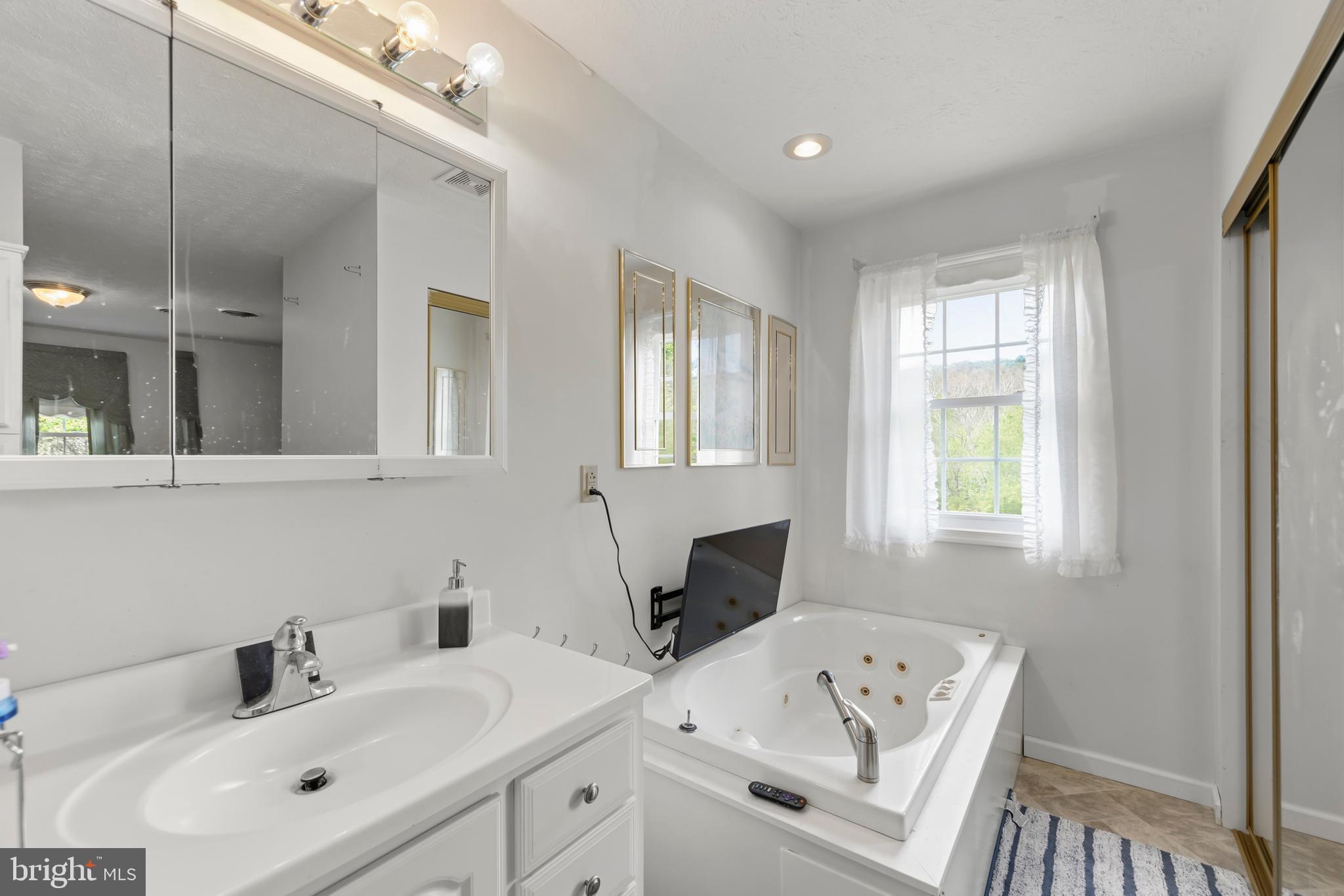 WATER VIEW ESTATES - Residential