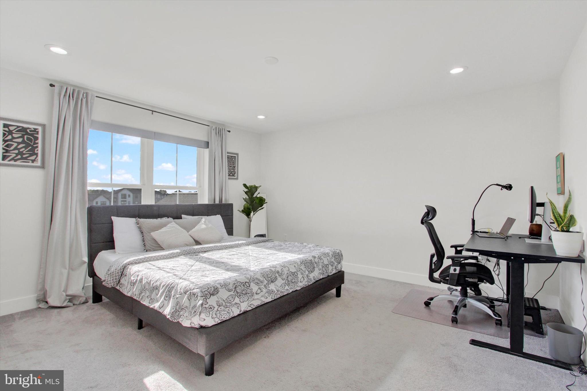 MADISON COURT - Residential