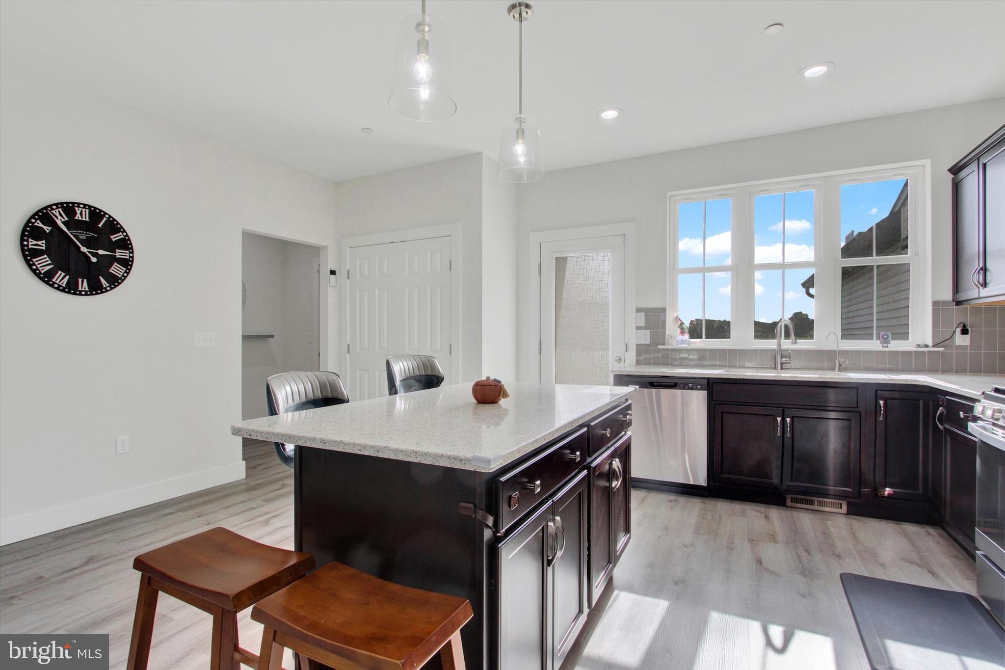 MADISON COURT - Residential