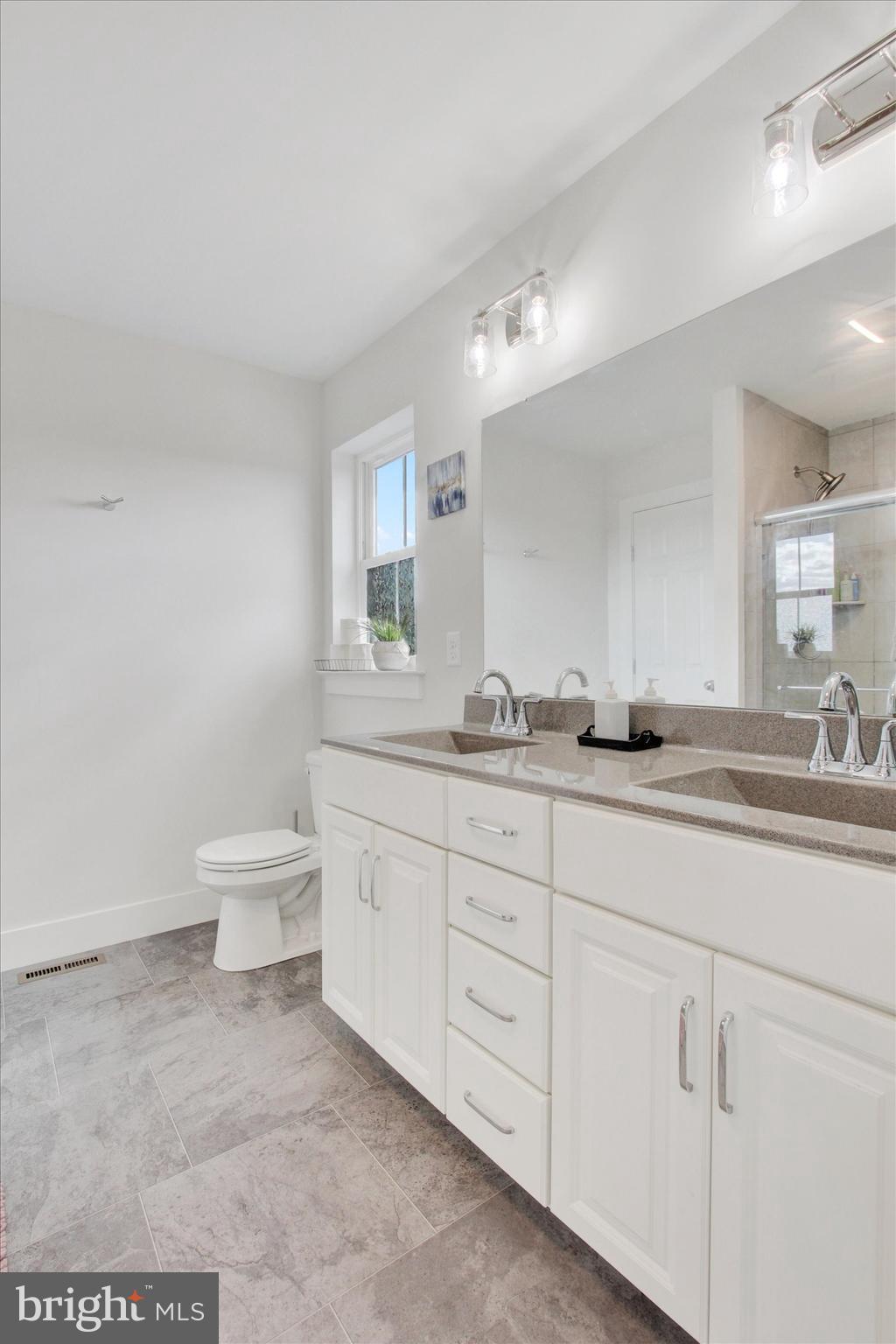 MADISON COURT - Residential