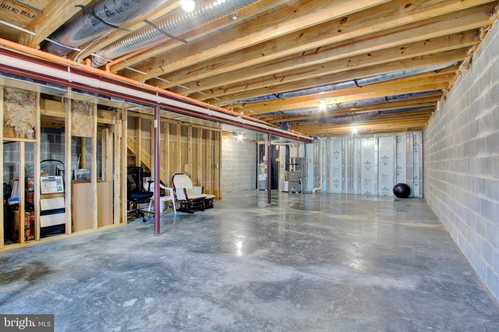 MADISON COURT - Residential