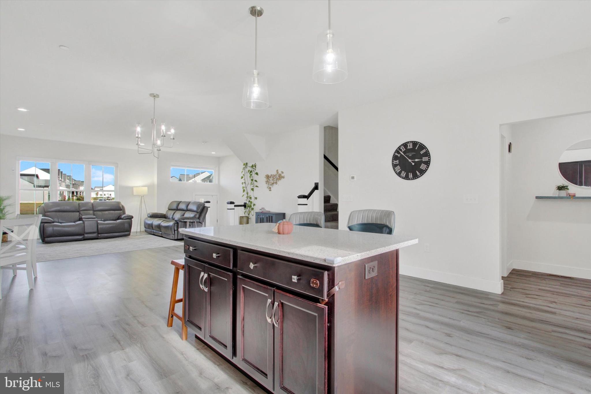 MADISON COURT - Residential