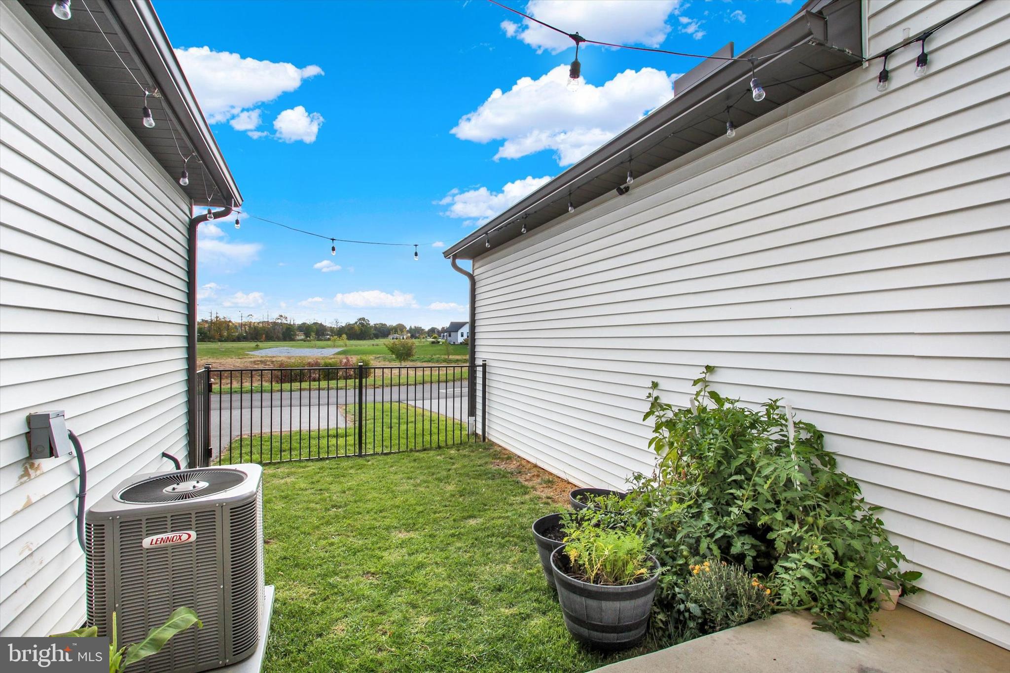 MADISON COURT - Residential