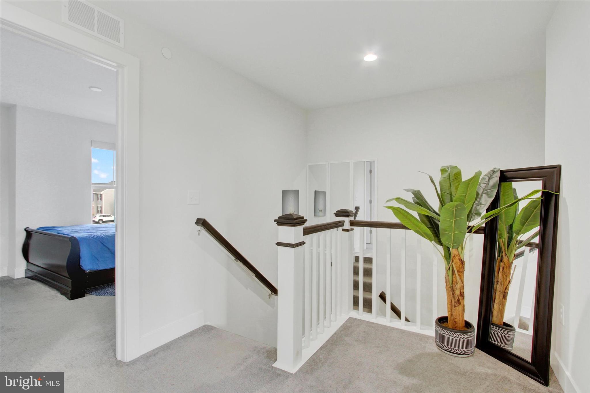 MADISON COURT - Residential