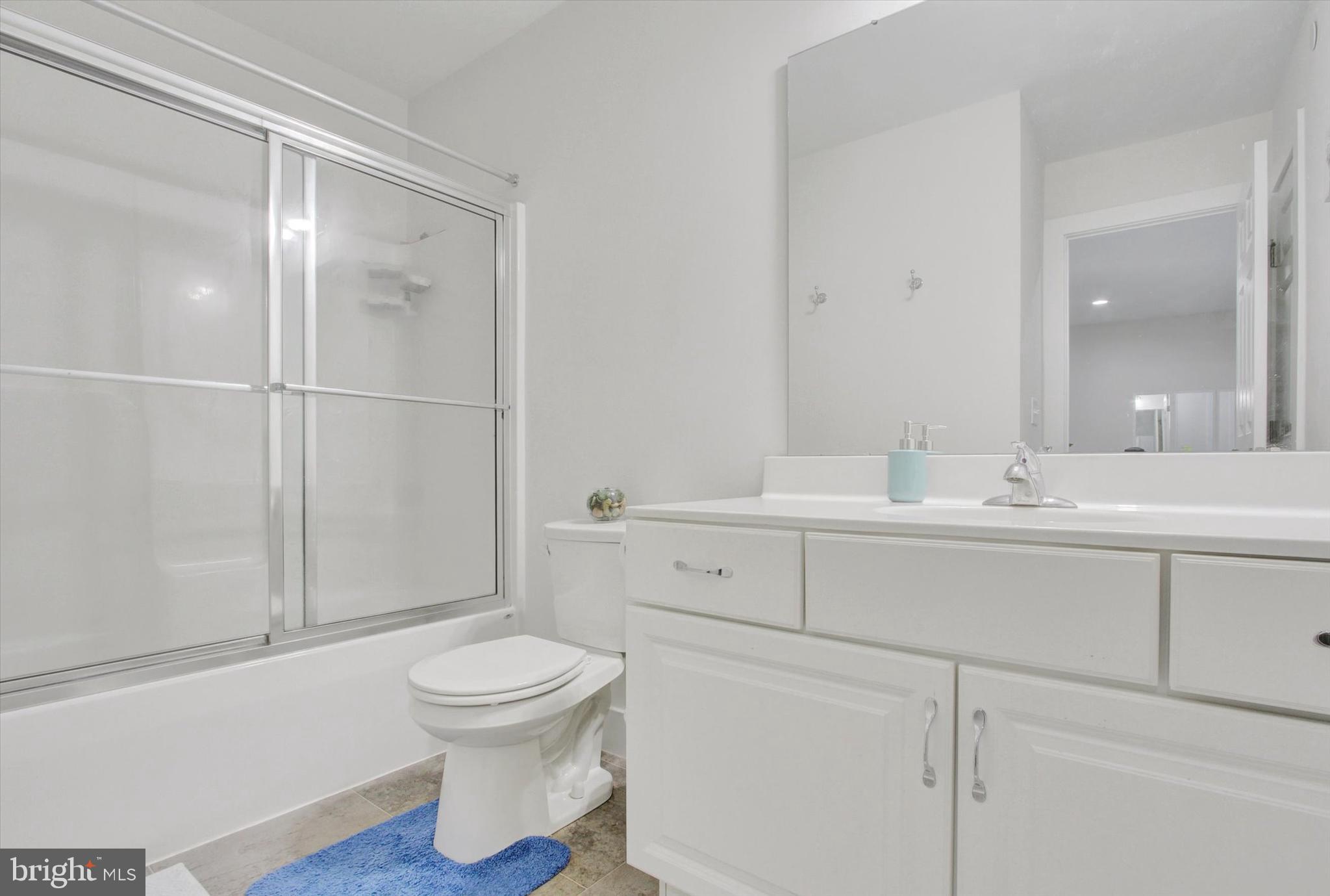 MADISON COURT - Residential