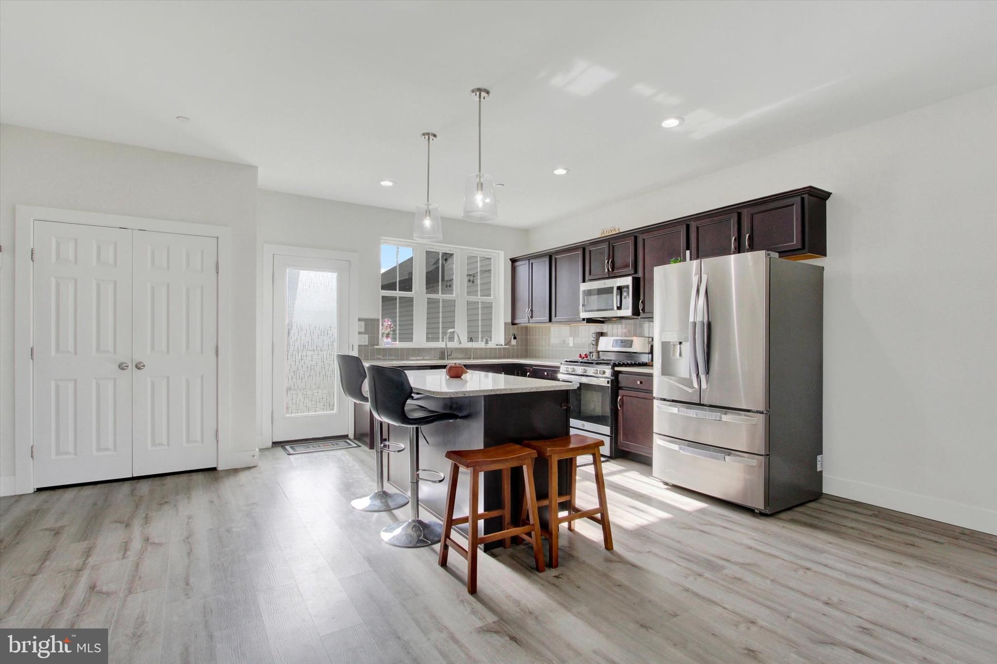 MADISON COURT - Residential