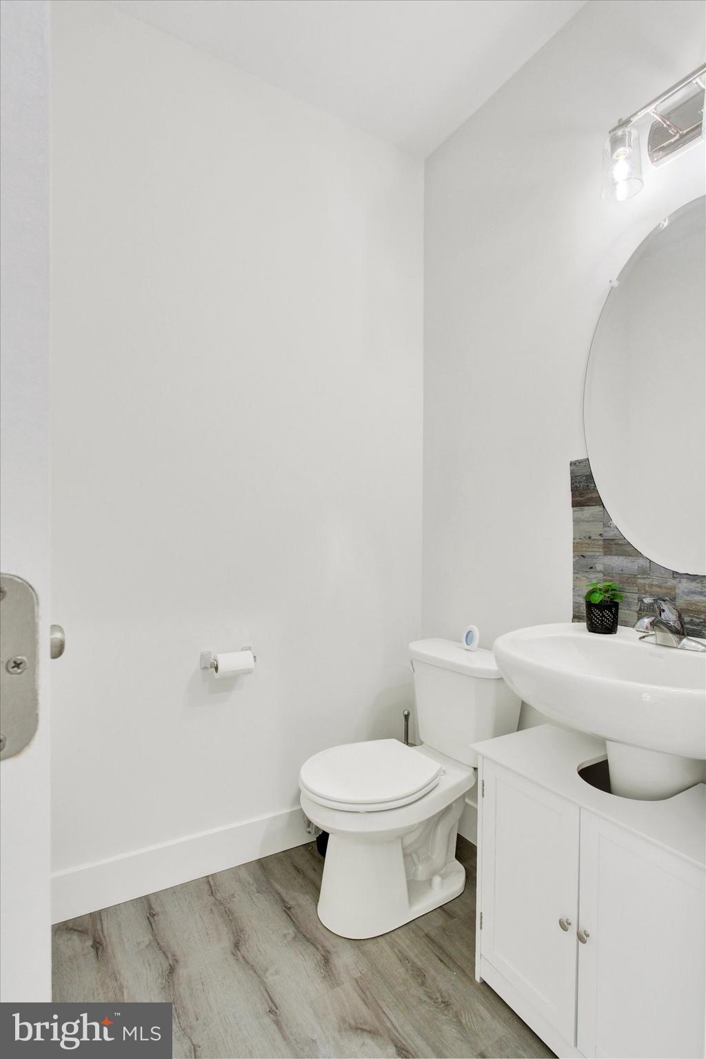 MADISON COURT - Residential