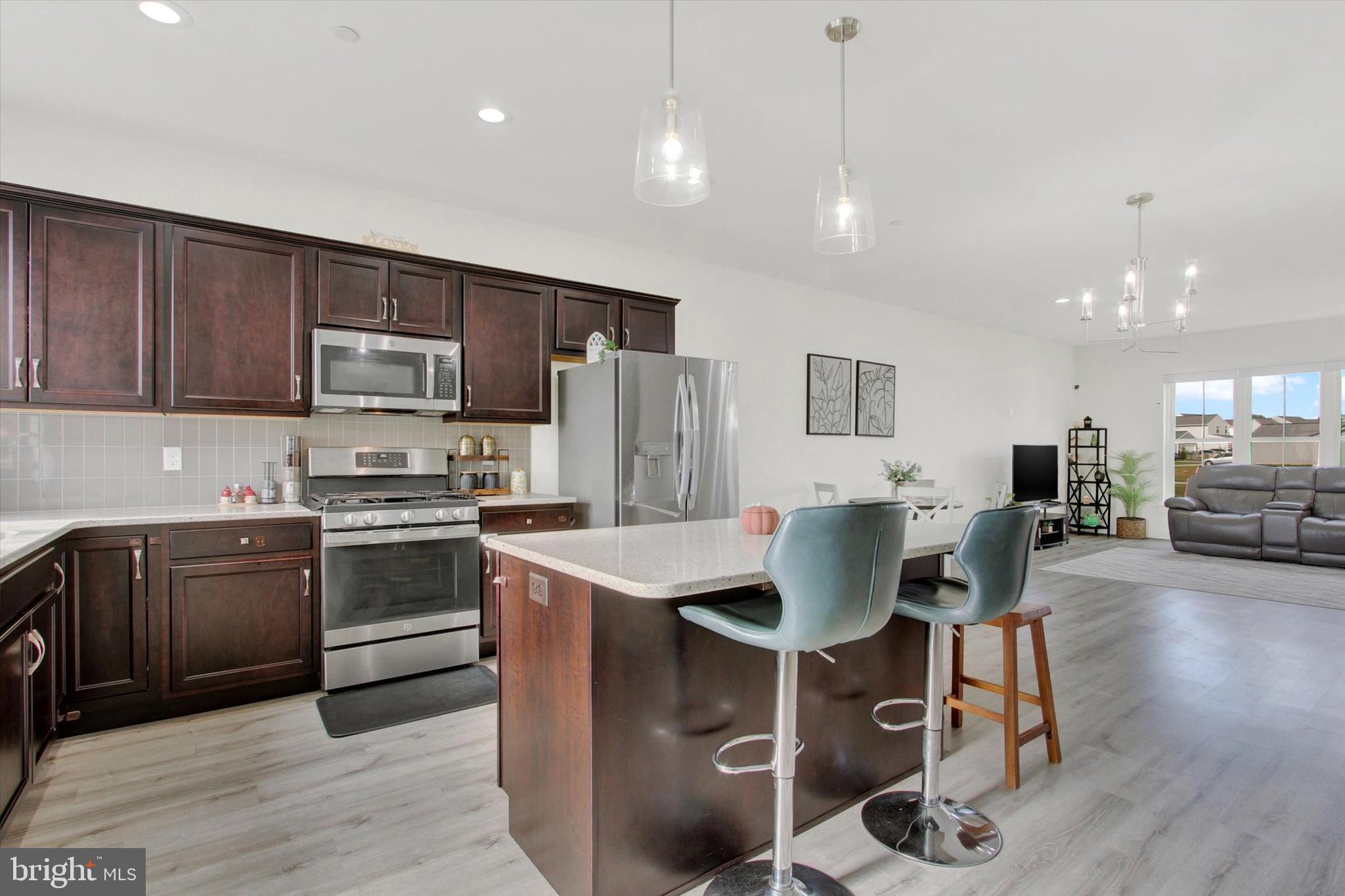 MADISON COURT - Residential