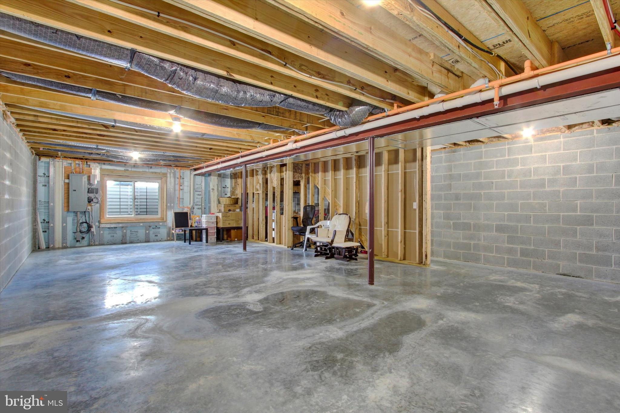 MADISON COURT - Residential