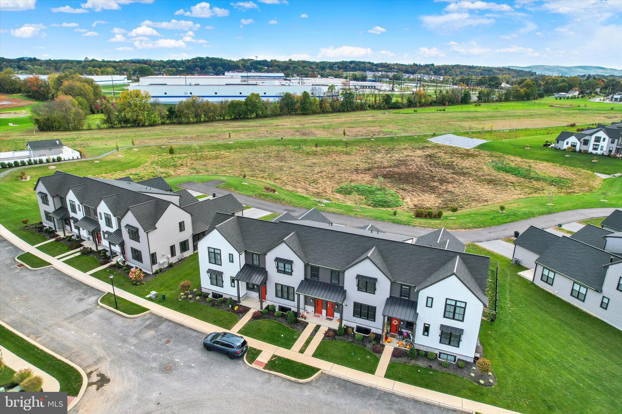 MADISON COURT - Residential