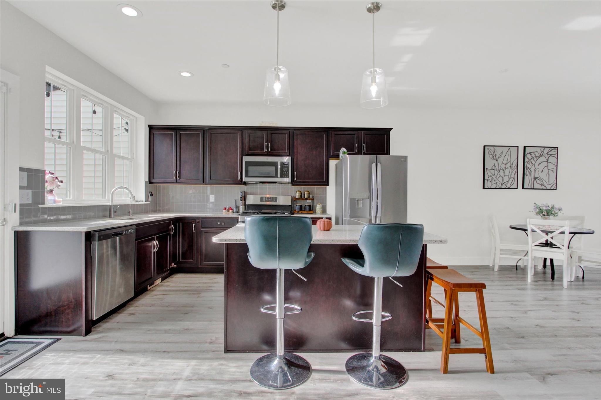 MADISON COURT - Residential