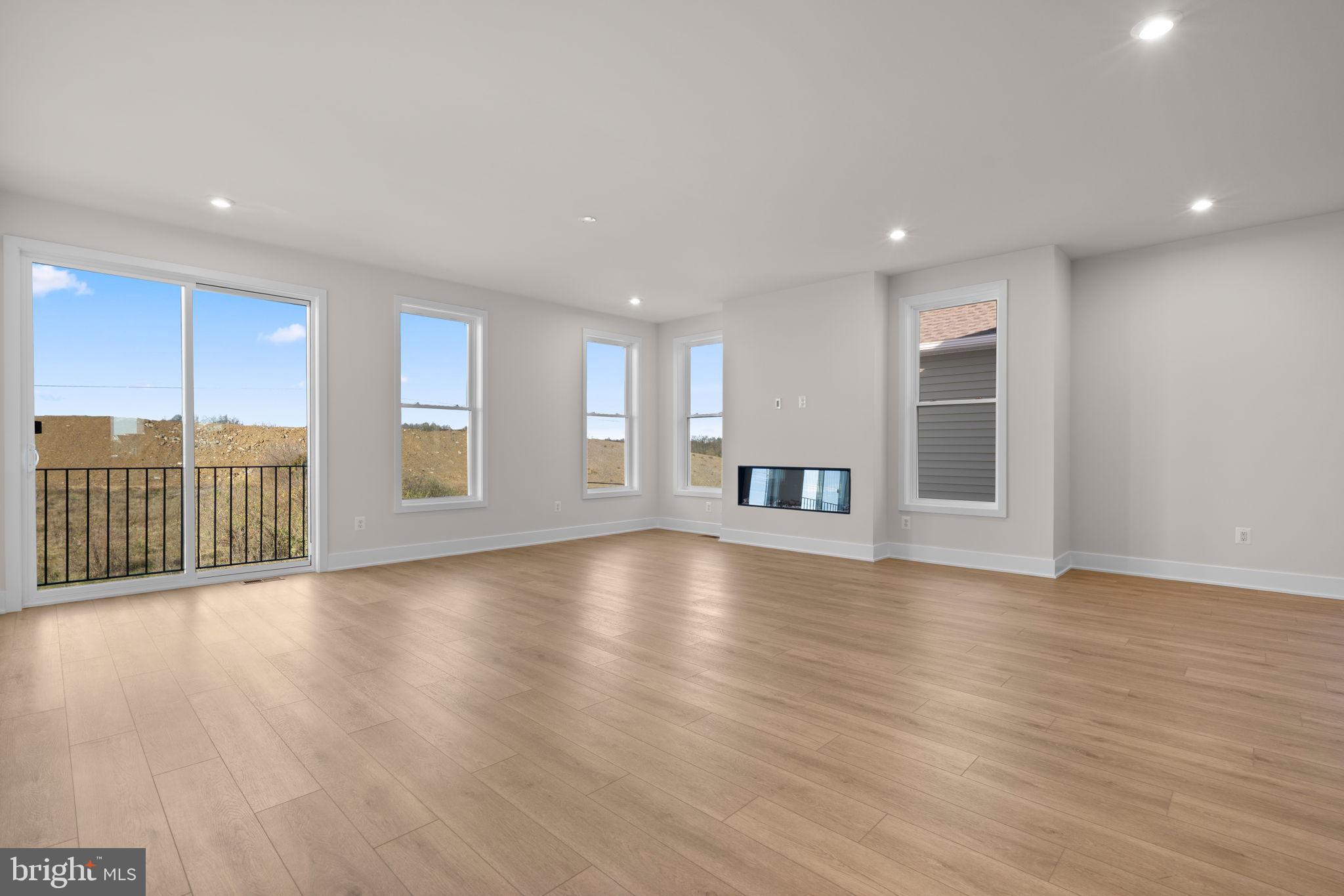 HIATT POINTE AT SNOWDEN BRIDGE - Residential