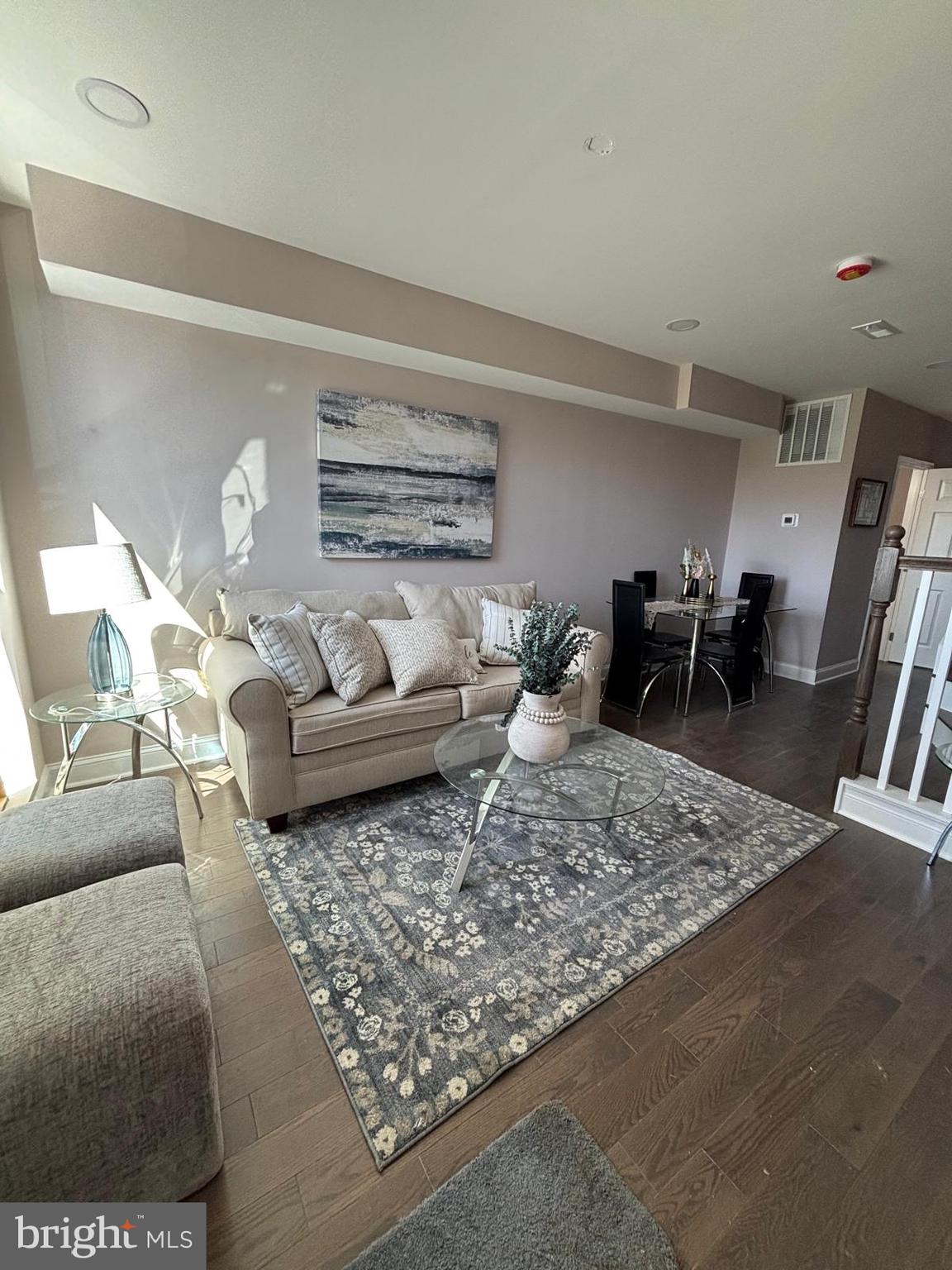 Fully refurbished home with Spanish imported tiles in both full bathrooms and a washer/dryer hook up. All this and only 5 miles away from the downtown and the harbor, and 1 mile from John Hopkins!