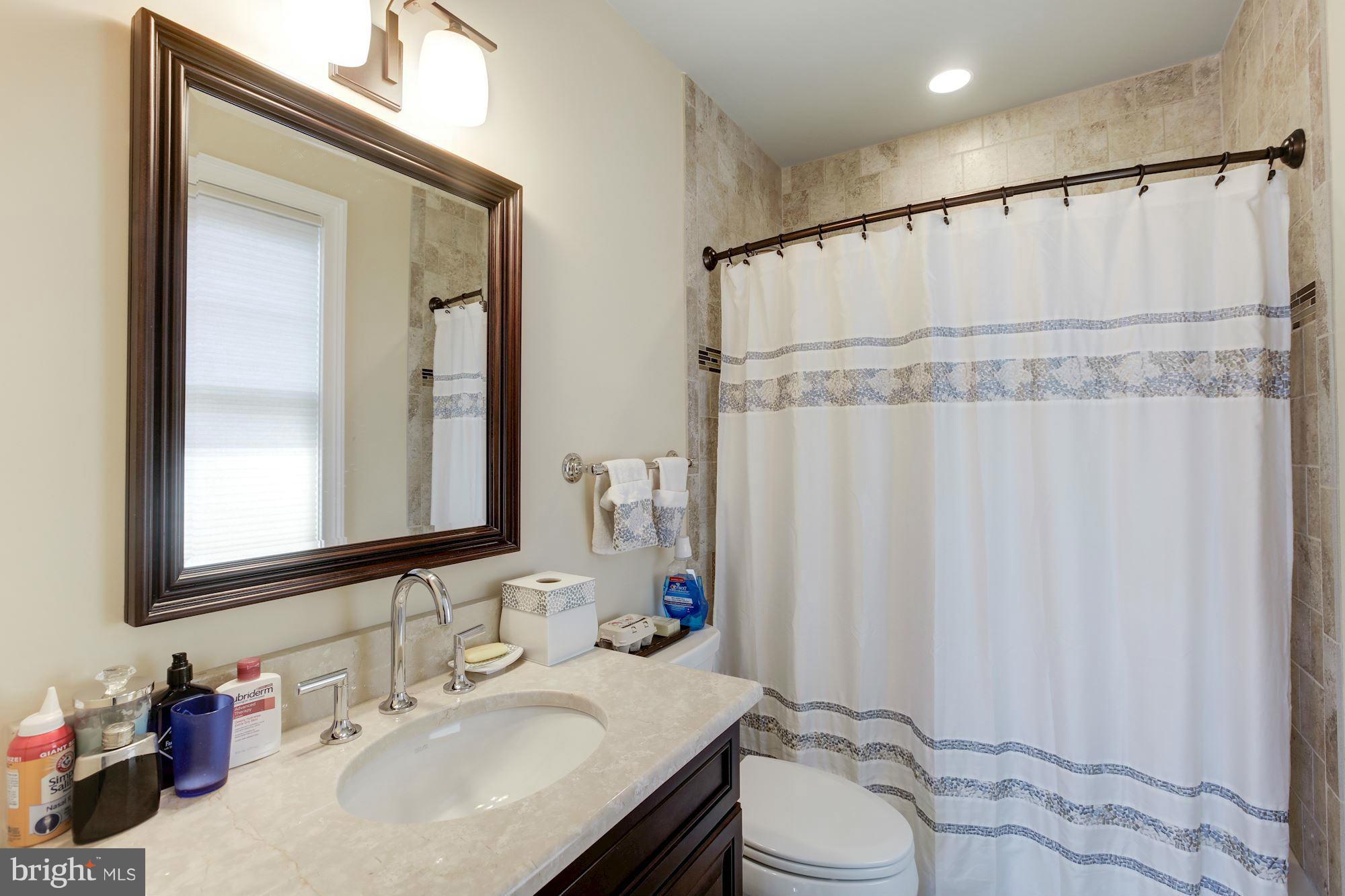 COUNTRY CLUB - Residential