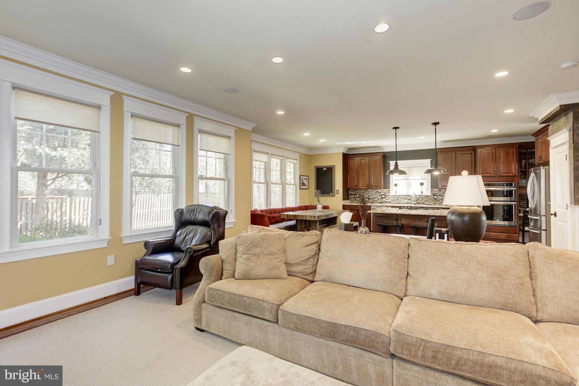 COUNTRY CLUB - Residential