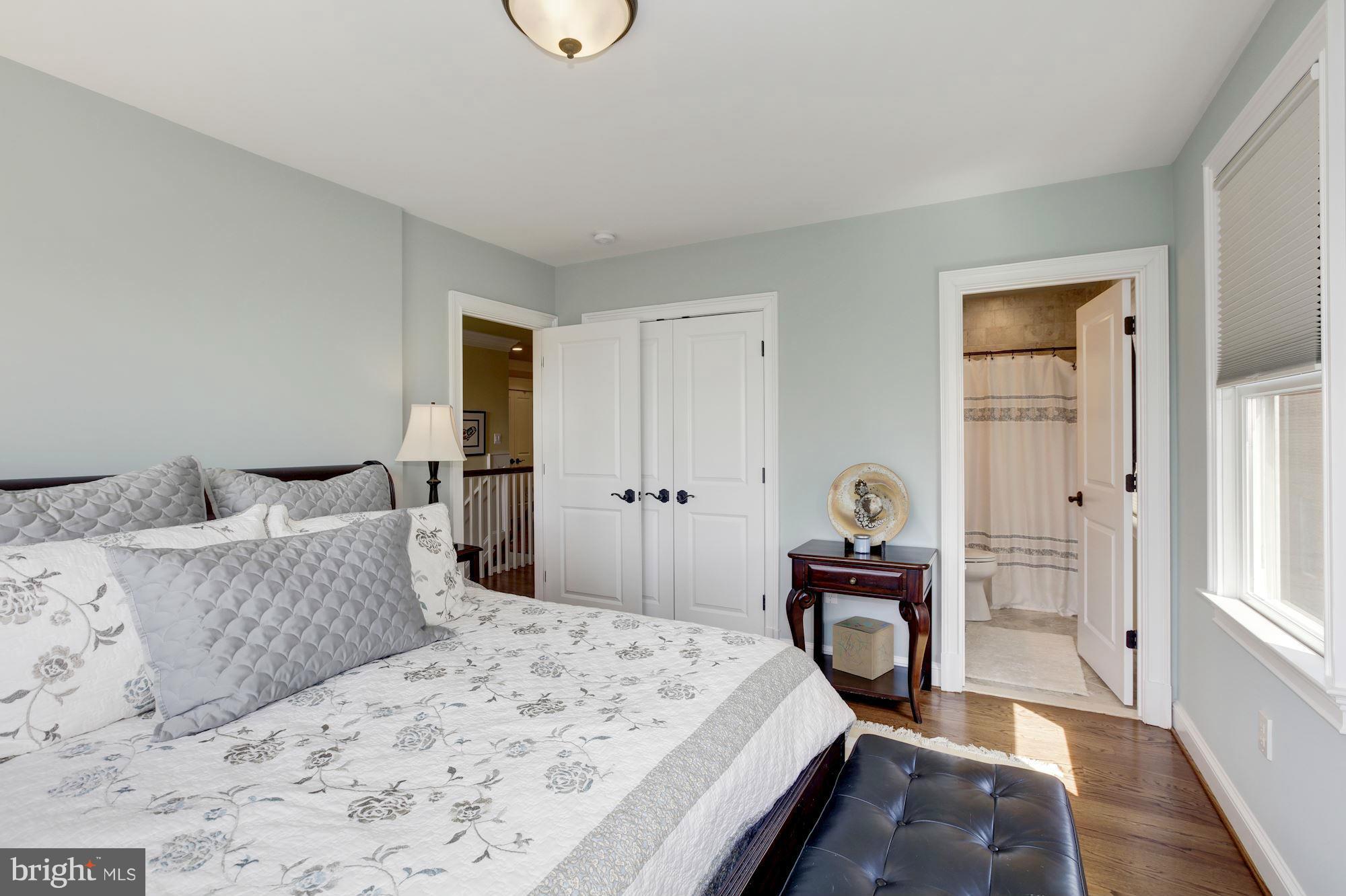 COUNTRY CLUB - Residential