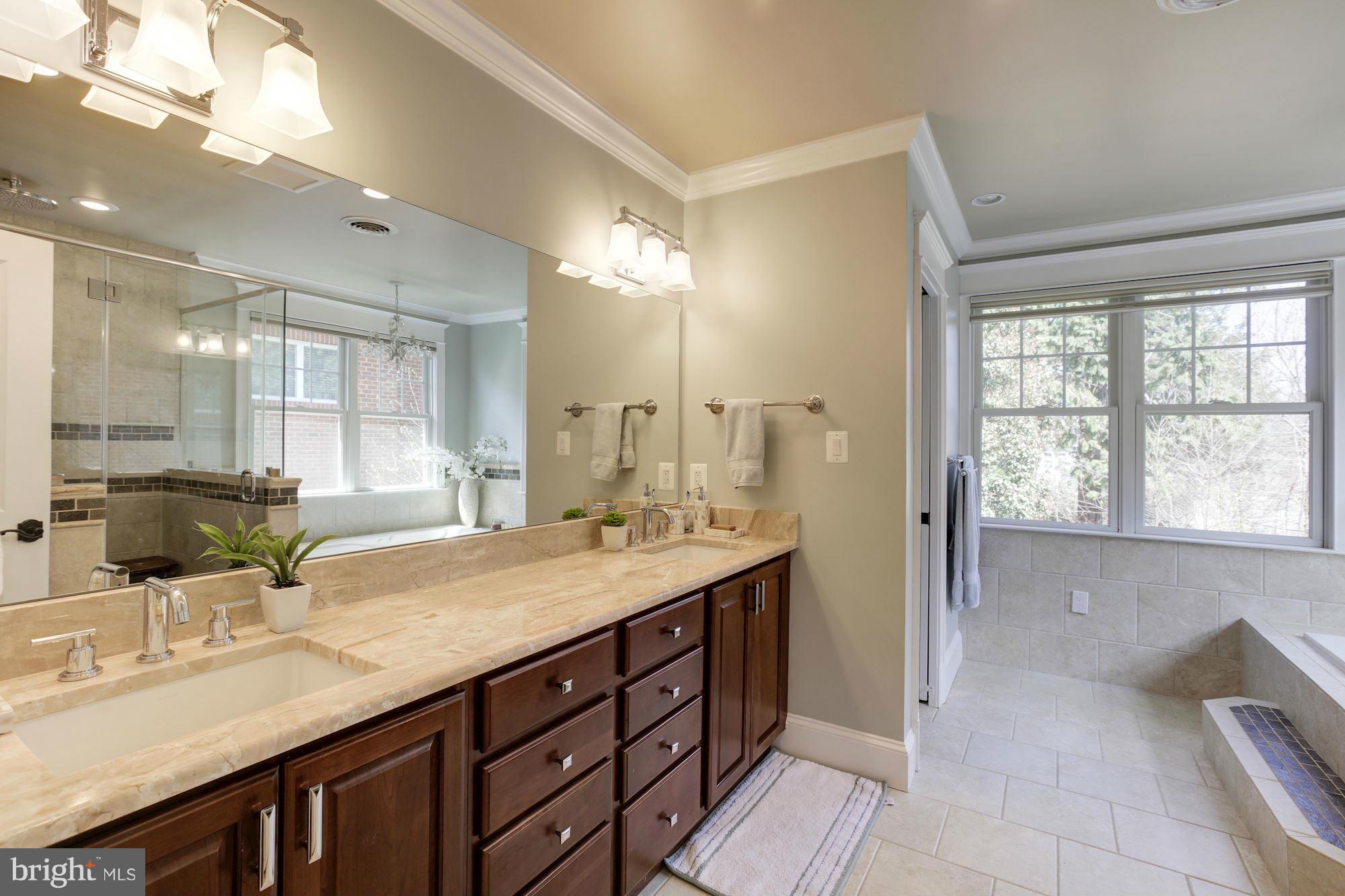 COUNTRY CLUB - Residential