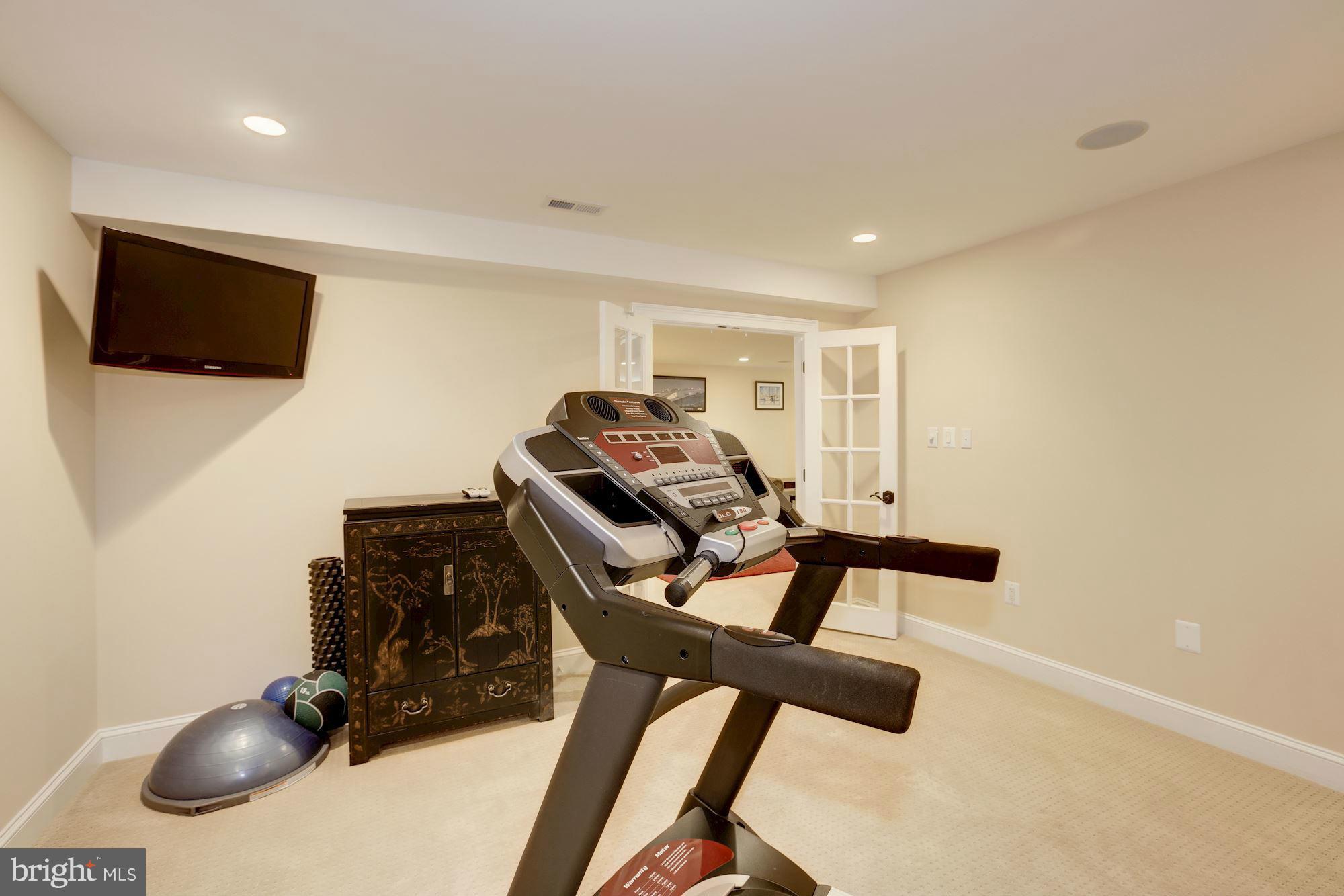 COUNTRY CLUB - Residential